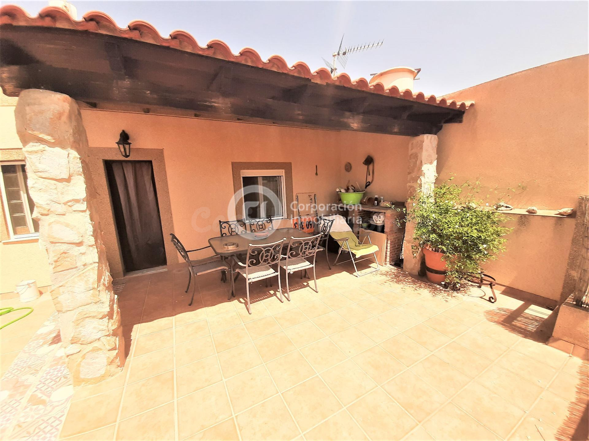 Casa con tres dormitorios y terraza, en Virgen de las Huerta - foto 5