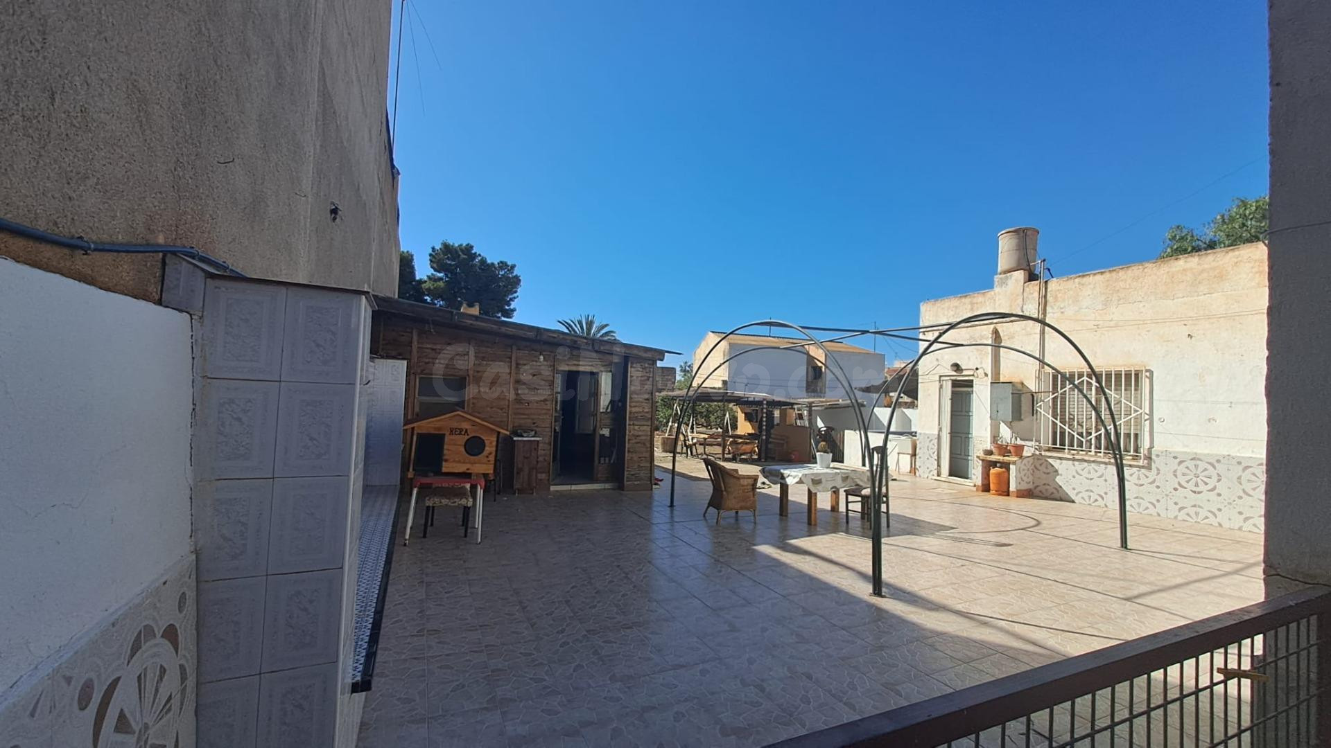 Casa con parcela de 1200 m2 en la entrada de Aguilas