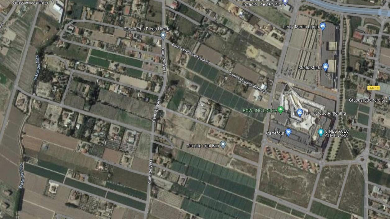Parcela en primera línea, en Campillo, junto al centro comercial