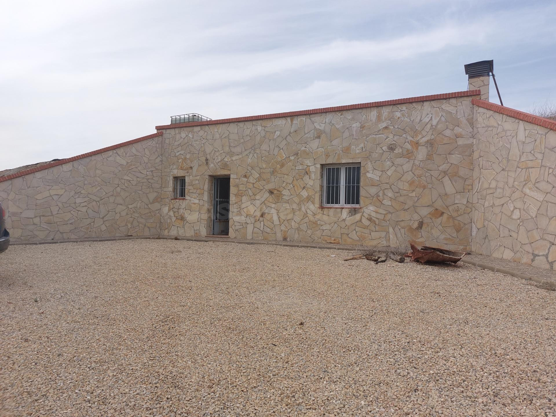 Casa Cueva con tres dormitorios en el Puntarrón