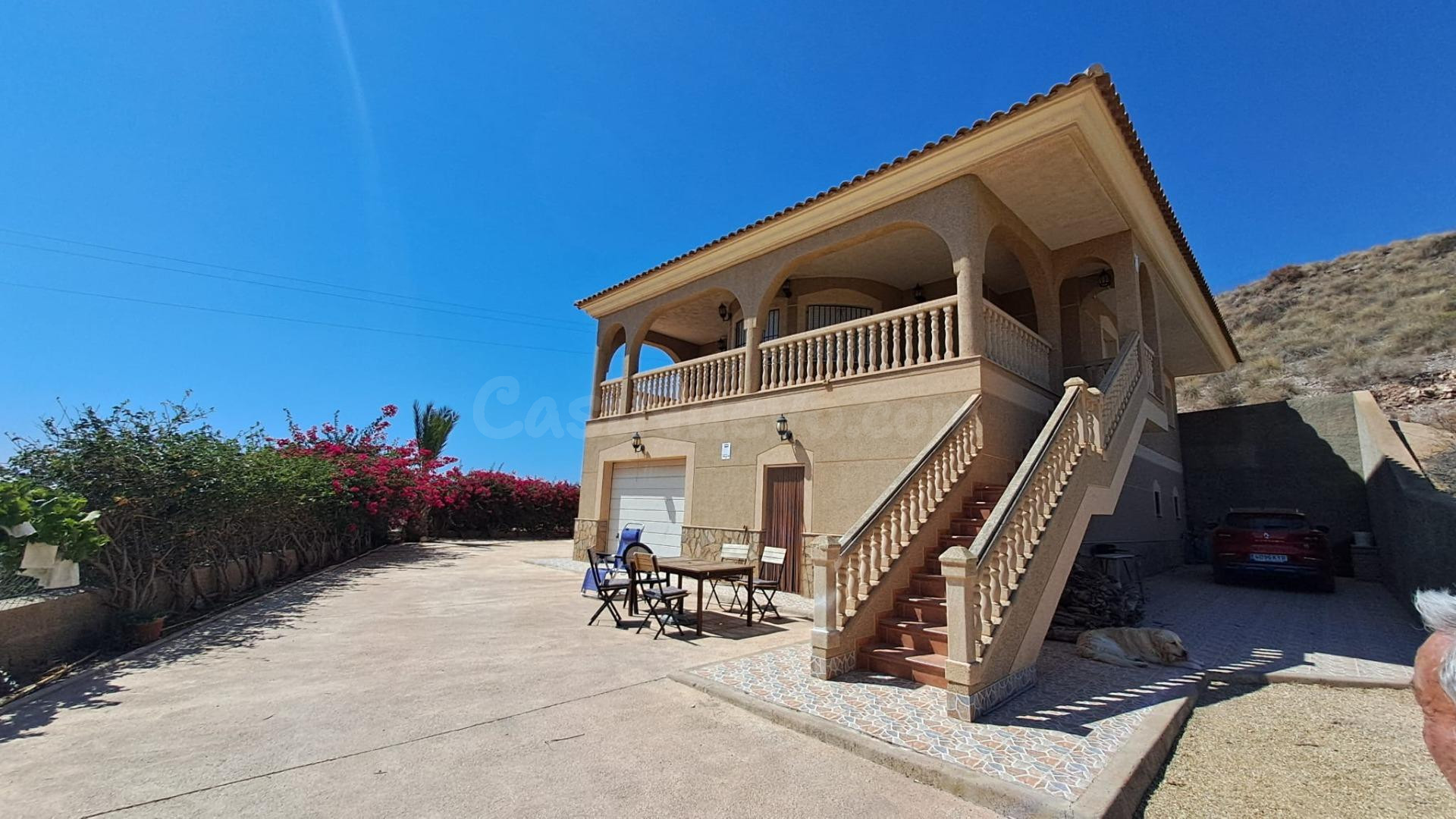 Chalet rustico de 5 dormitorios con vistas al mar en la zona del mercado semanal