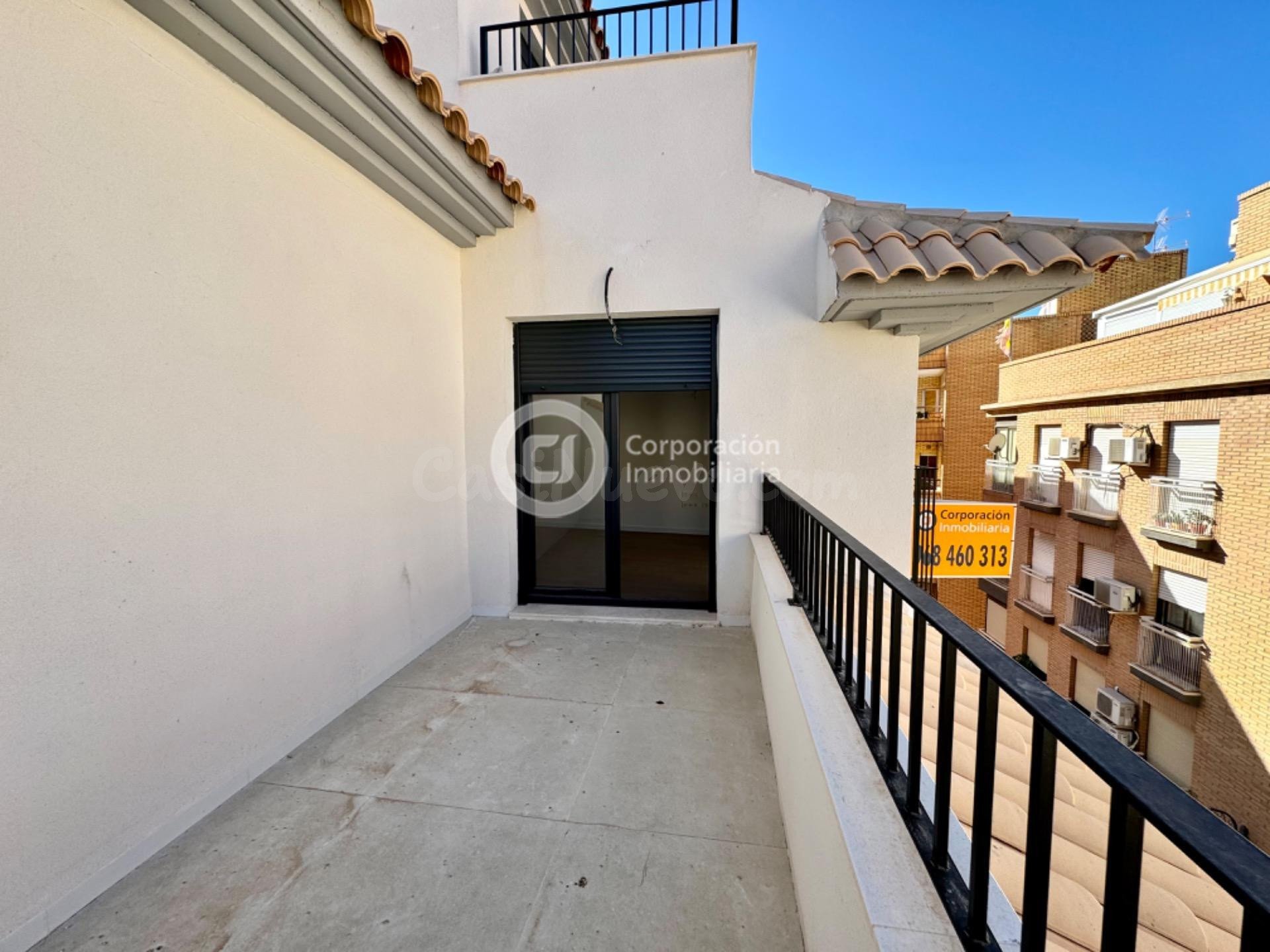 Piso de 4 dormitorios con balcón en el centro de Lorca
