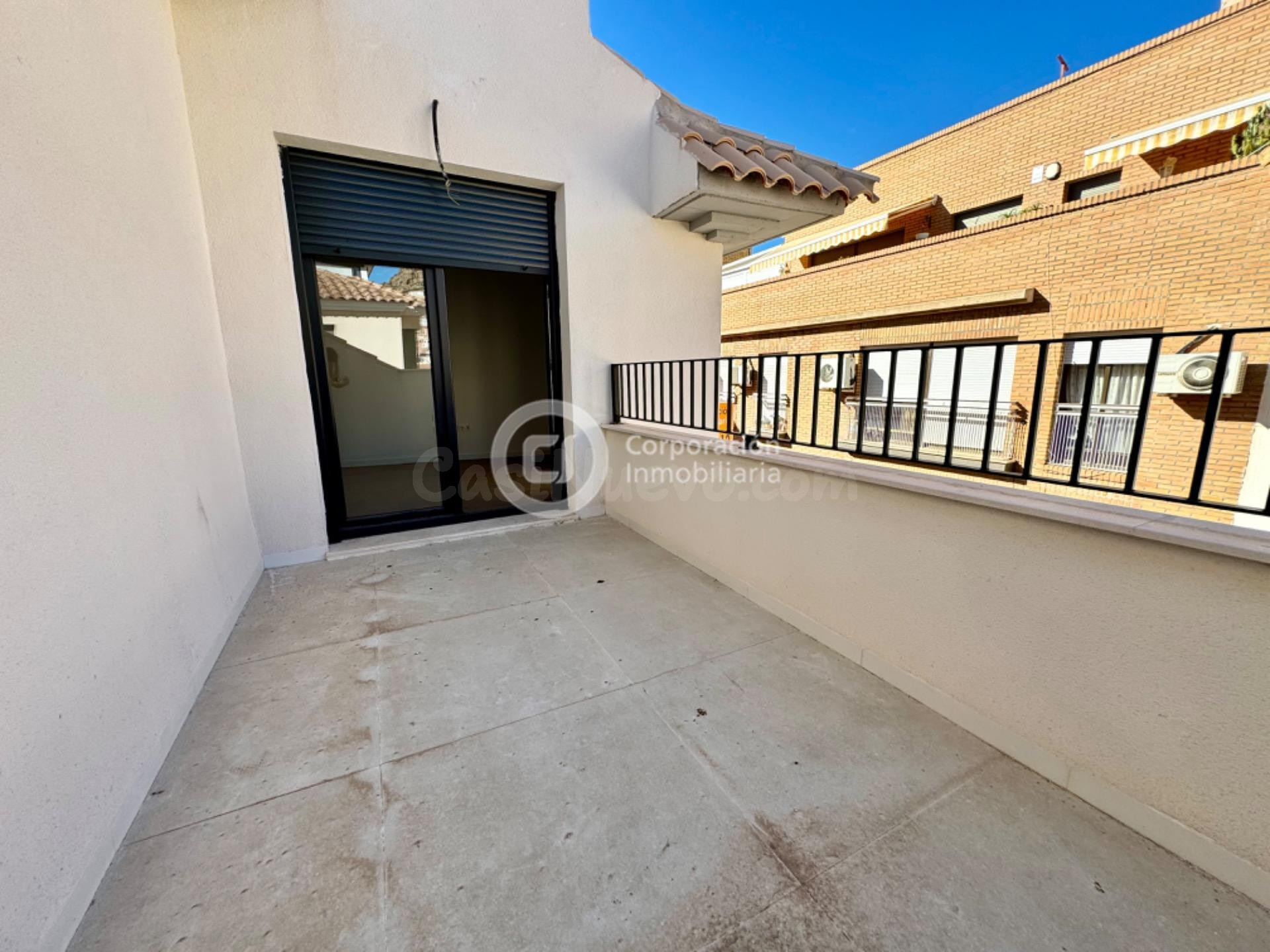 Piso de 4 dormitorios con balcón en el centro de Lorca - foto 2