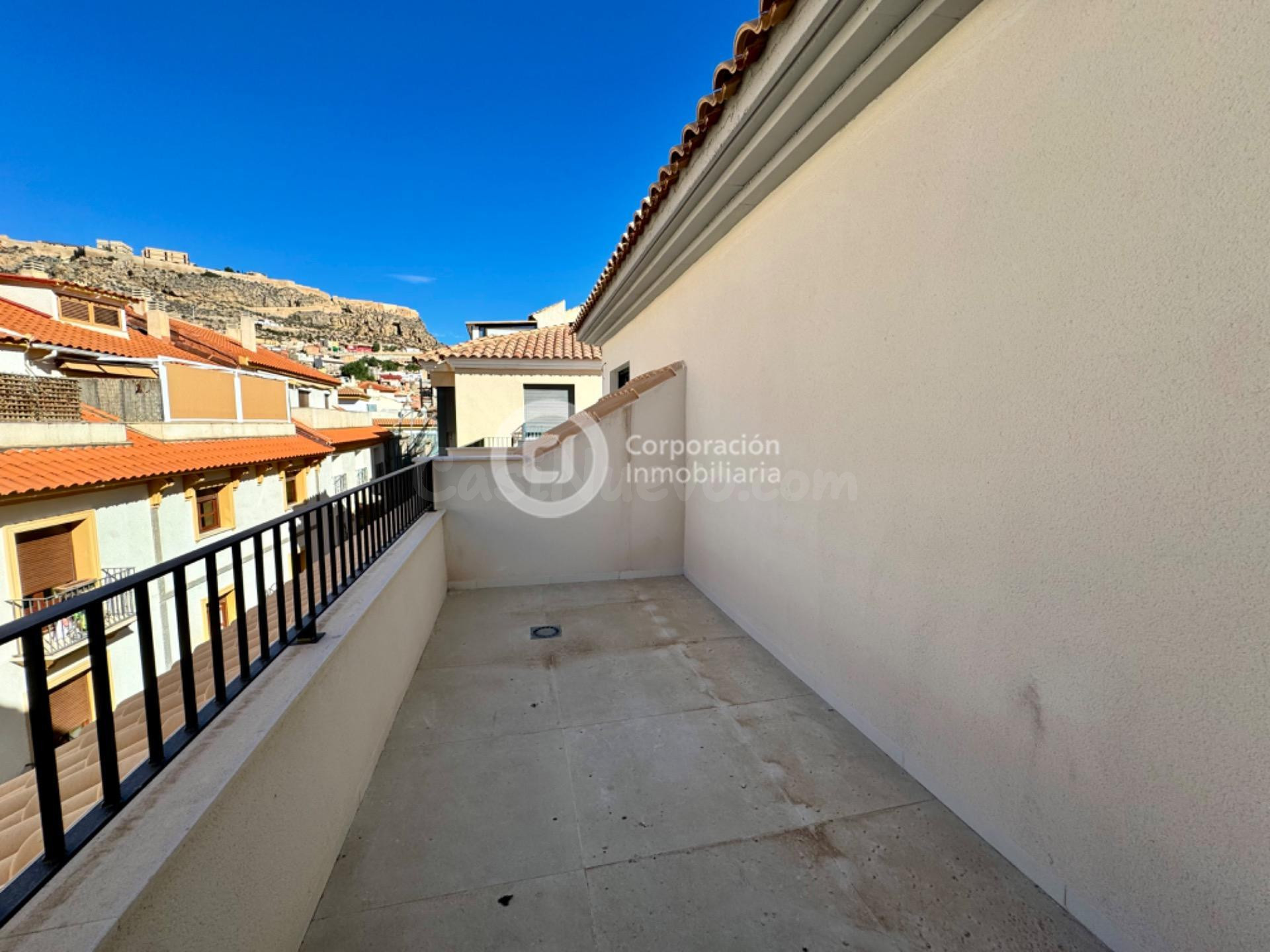 Piso de 4 dormitorios con balcón en el centro de Lorca - foto 3
