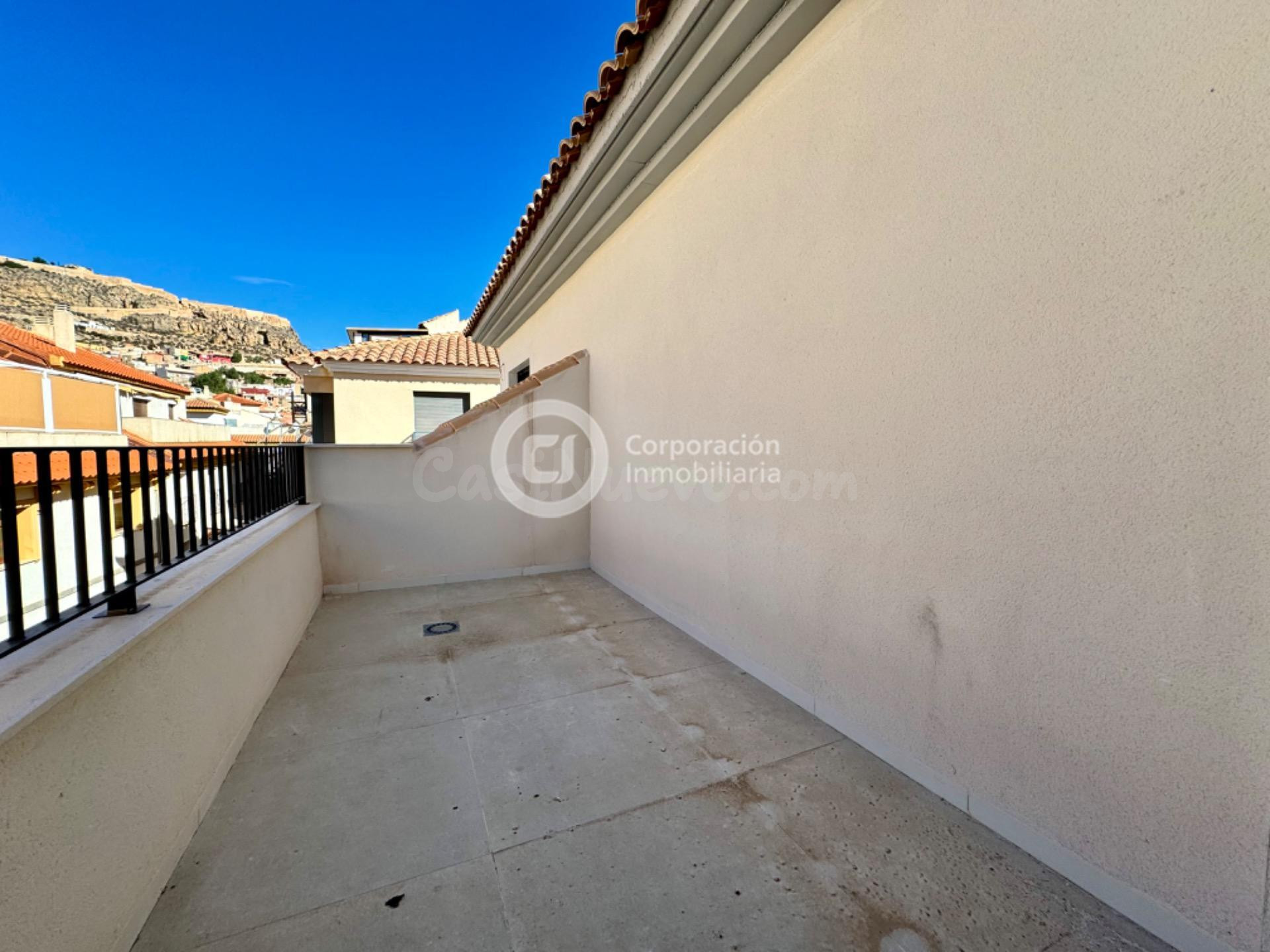 Piso de 4 dormitorios con balcón en el centro de Lorca - foto 4