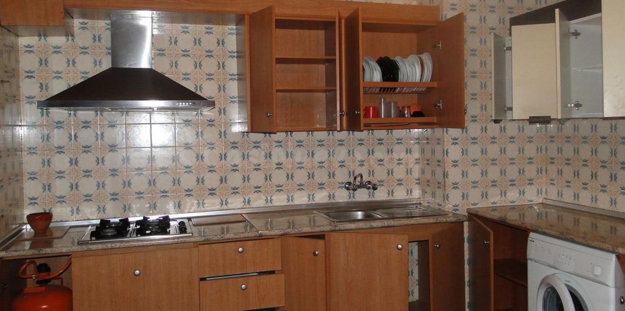 Piso con tres dormitorios en Avenida Juan Carlos I, de grandes dimensiones