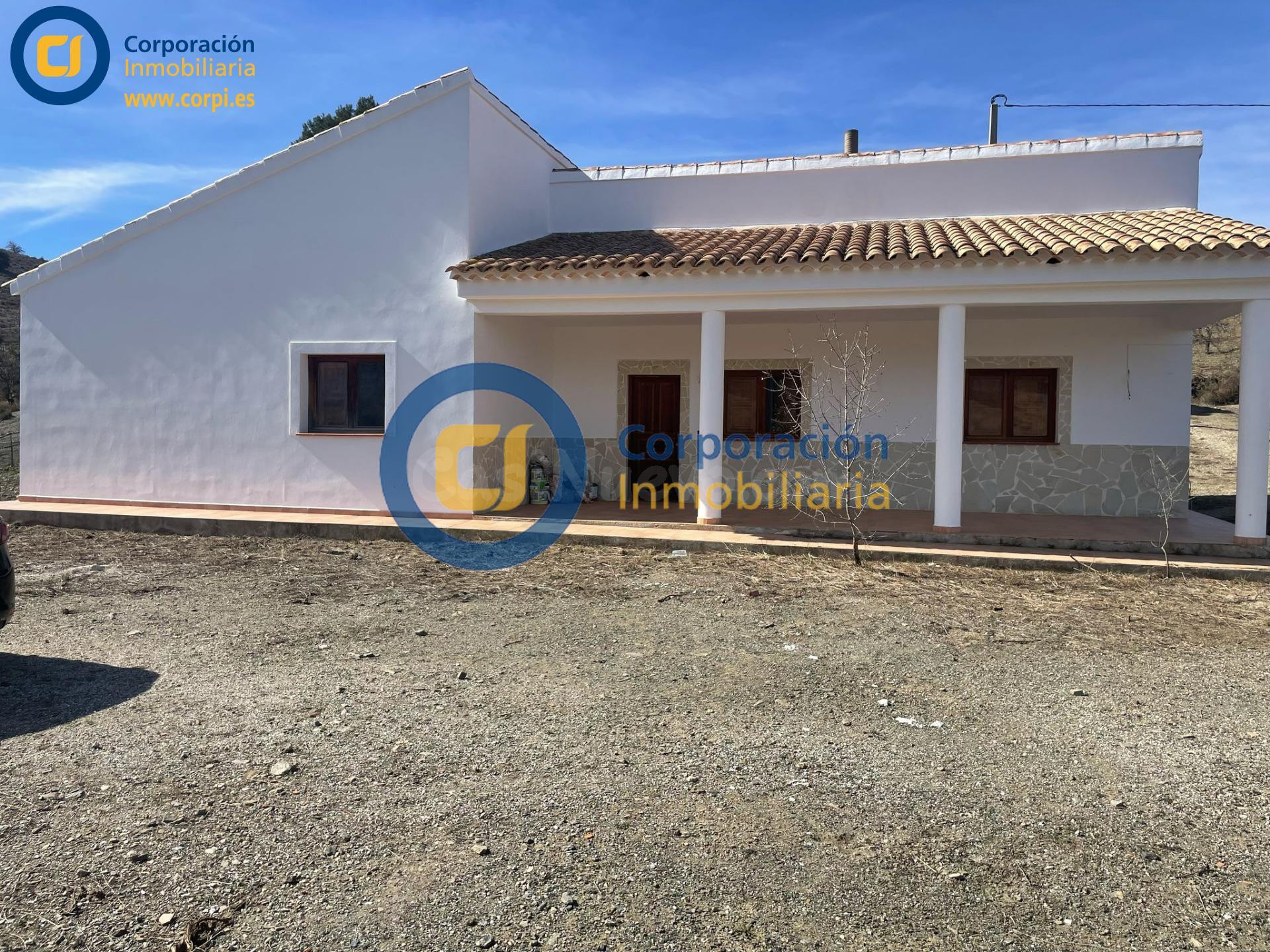 Casa de Campo con cuatro dormitorios en zona muy rural
