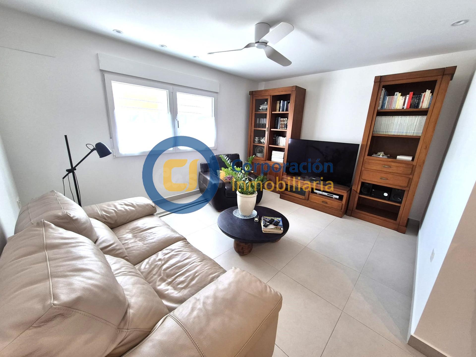 Casa con tres dormitorios, garaje y patio en Puerto Lumbreras