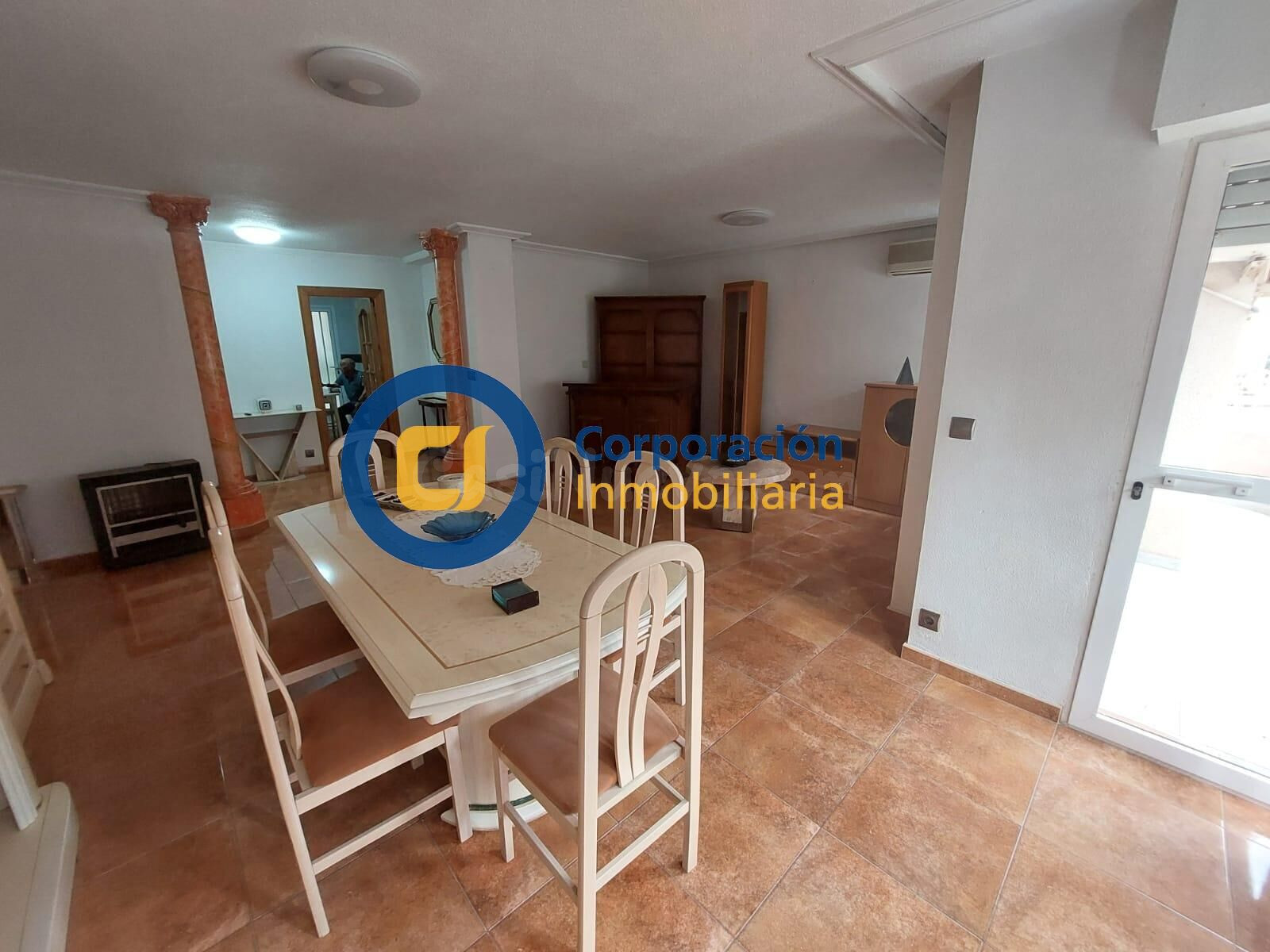 Piso con tres dormitorios y garaje en Alameda de Cervantes