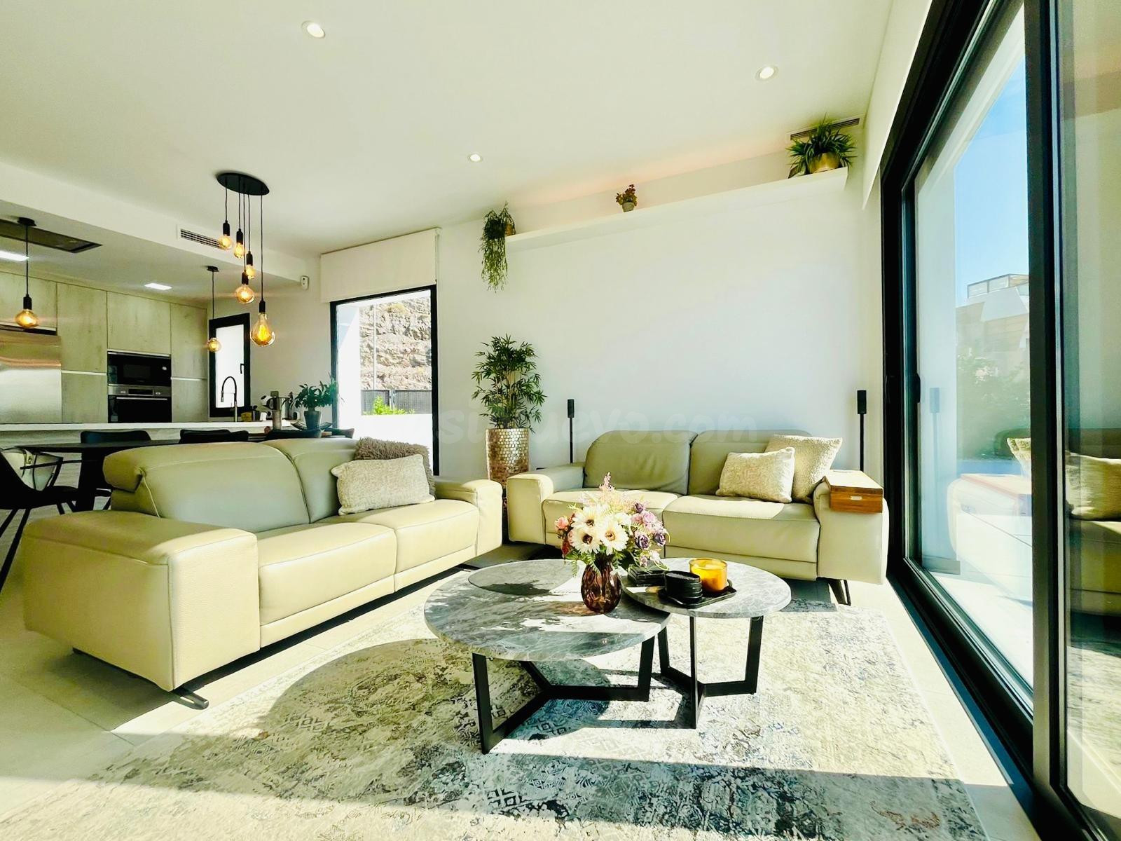 Villa de 4 dormitorios, solárium y piscina privada con vista - foto 3