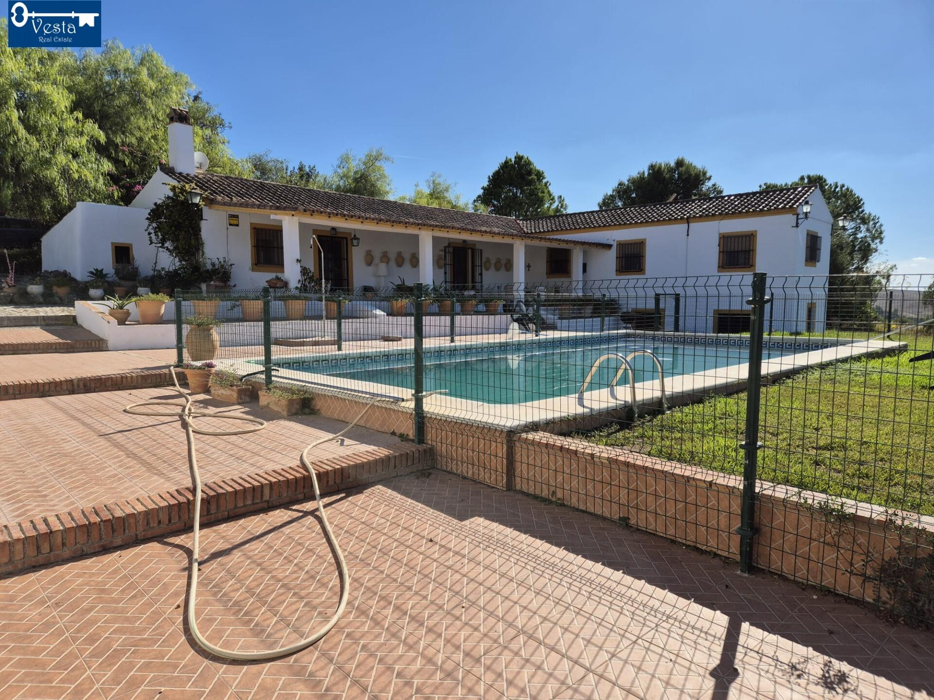 ESPECTACULAR FINCA CON TRES VIVIENDAS