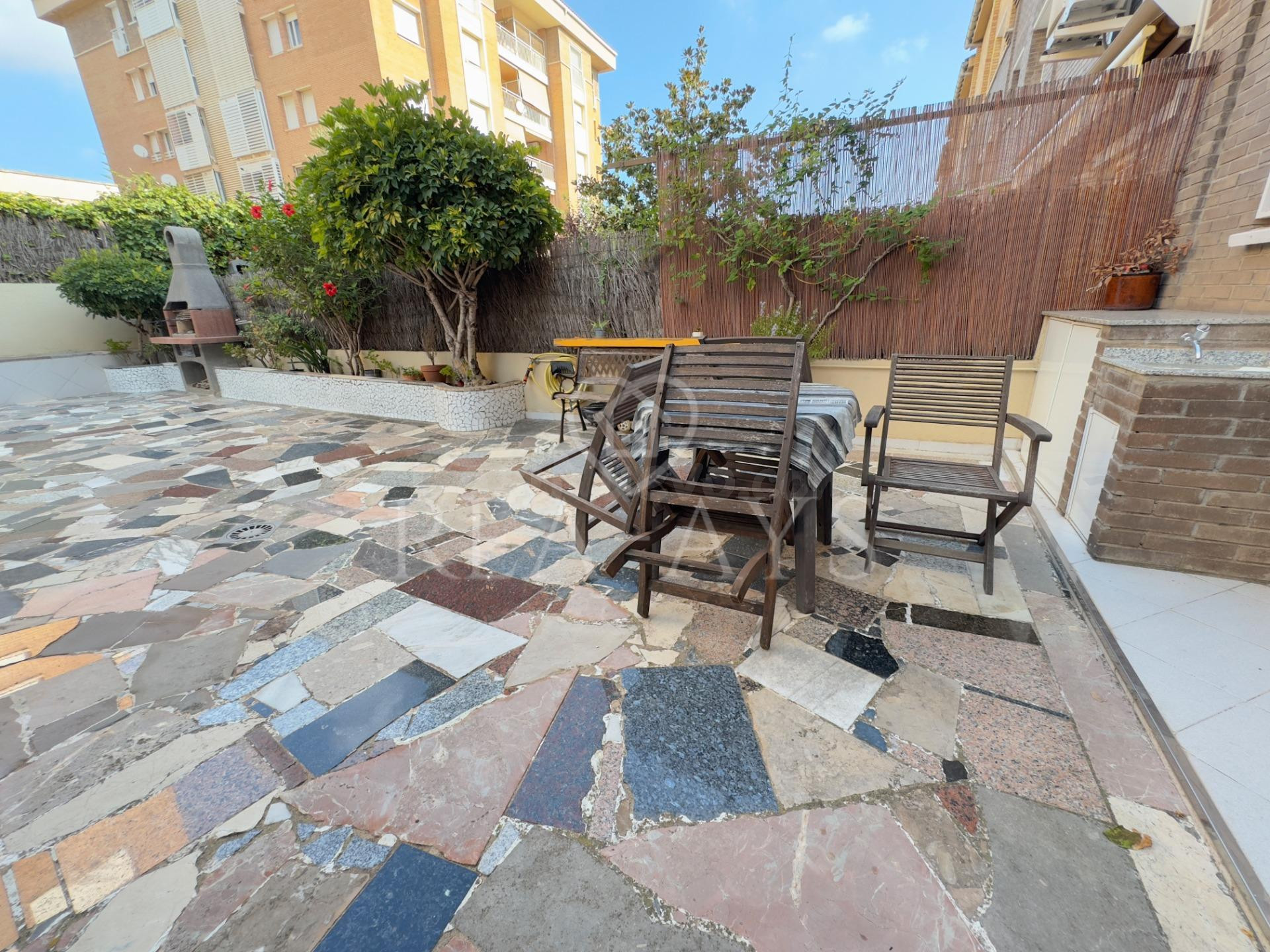 Amplia casa adosada en Viladecans, 5 habitaciones más Buhard - foto 2