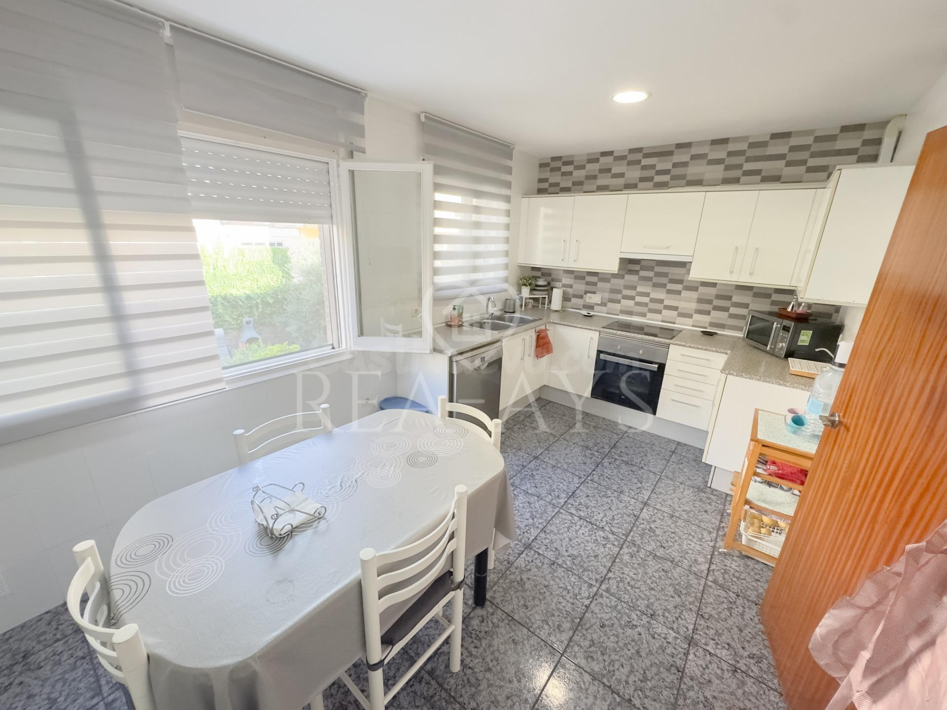 Amplia casa adosada en Viladecans, 5 habitaciones más Buhard - foto 3