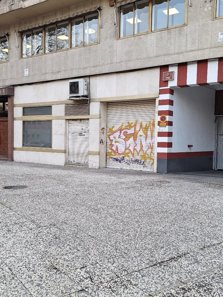 ALQUILER DE LOCAL CENTRICO CON GARAJE - foto 2
