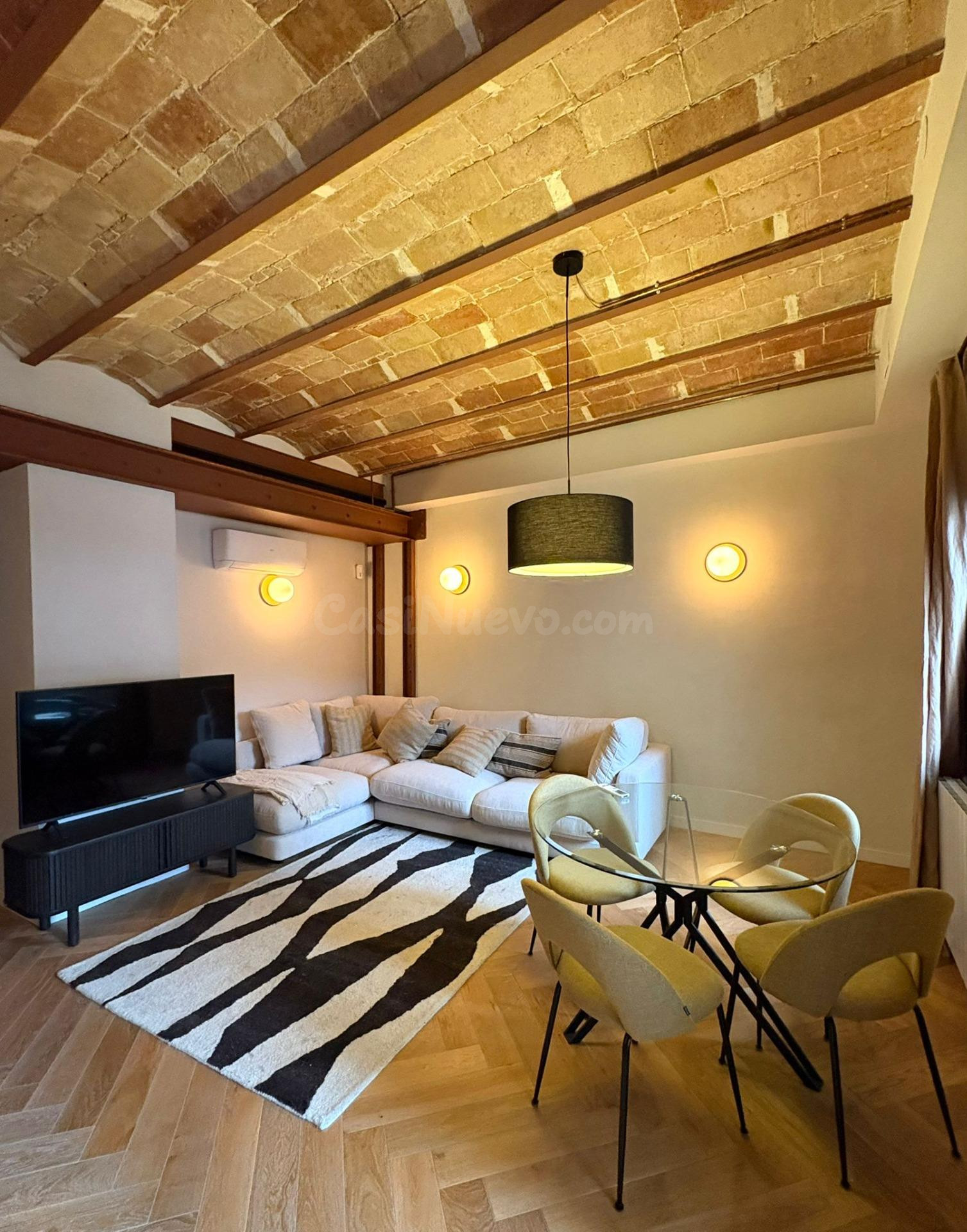 Exclusivo piso reformado en finca señorial del siglo XIX – B - foto 2