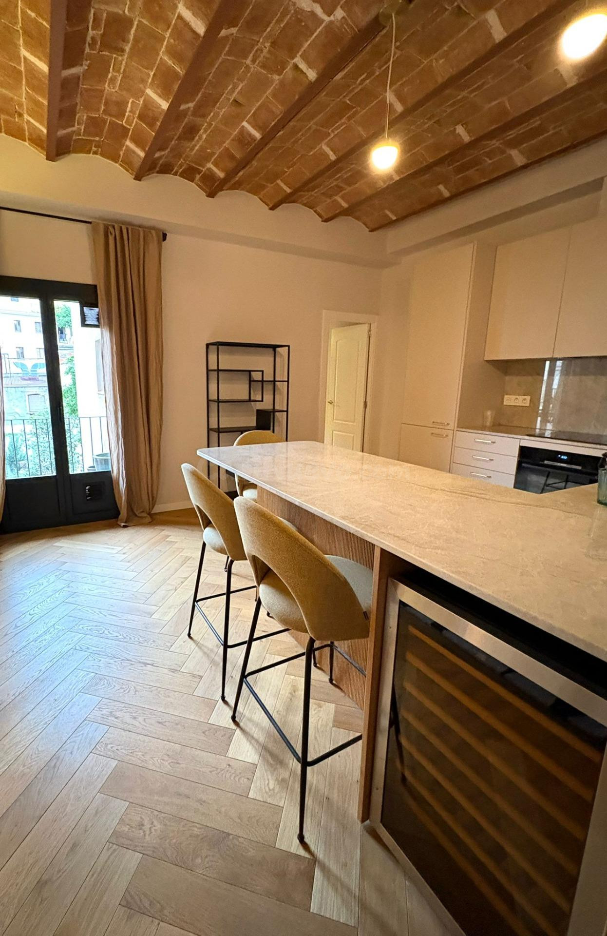 Exclusivo piso reformado en finca señorial del siglo XIX – B - foto 3