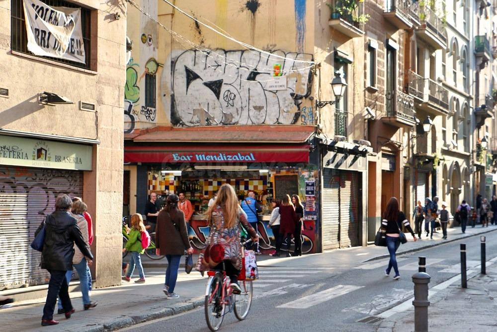 Edificio en rentabilidad en Ciutat Vella, Barcelona - foto 3
