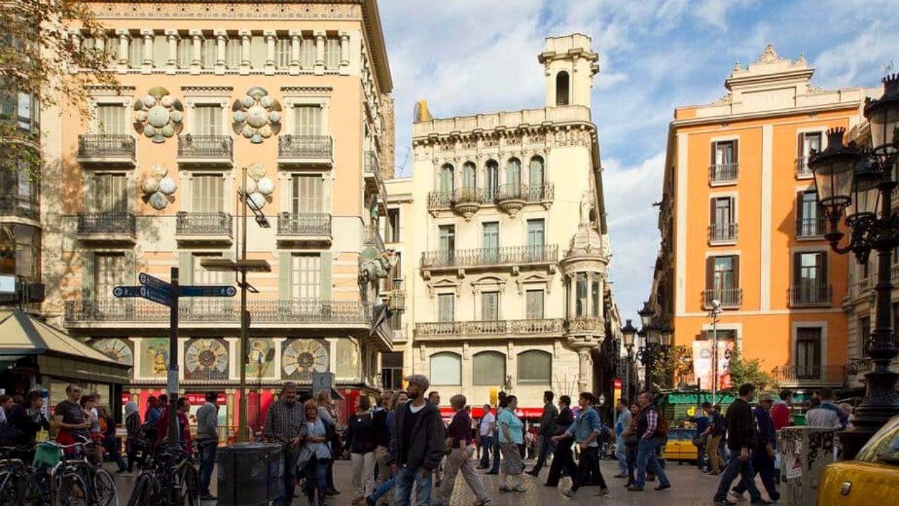 Edificio en rentabilidad en Ciutat Vella, Barcelona - foto 4