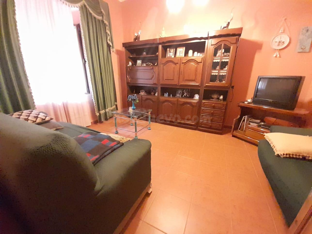 CASA CON PATIO EN CASTROMOCHO
