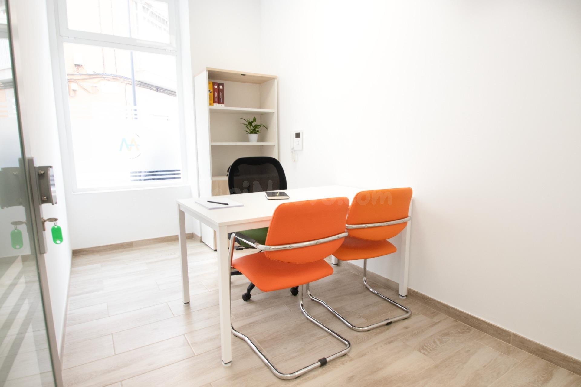 Alquiler de oficina en coworking - foto 4