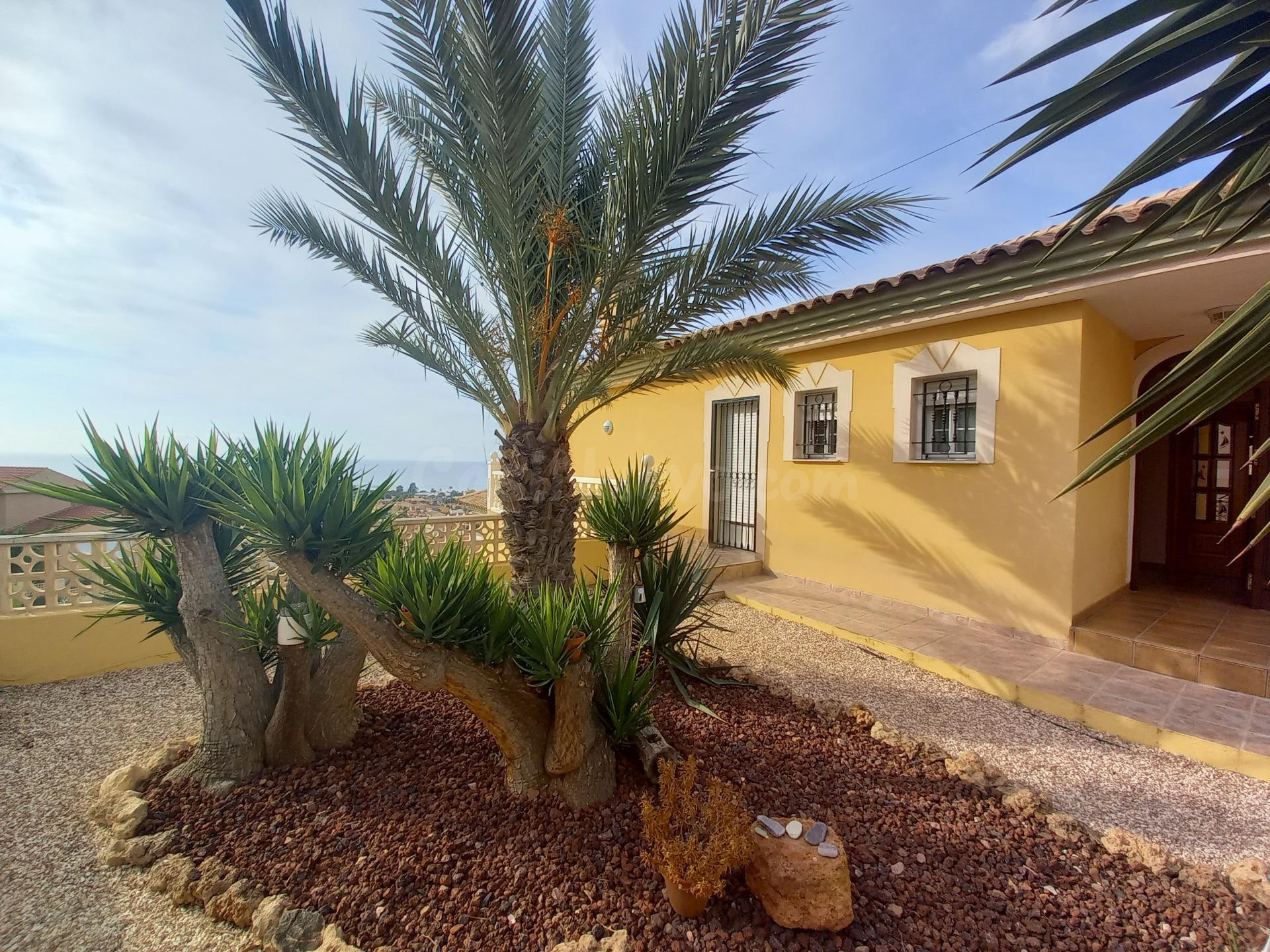 Precioso Chalet en Bolnuevo: Espacio, Confort y Vista al Mar