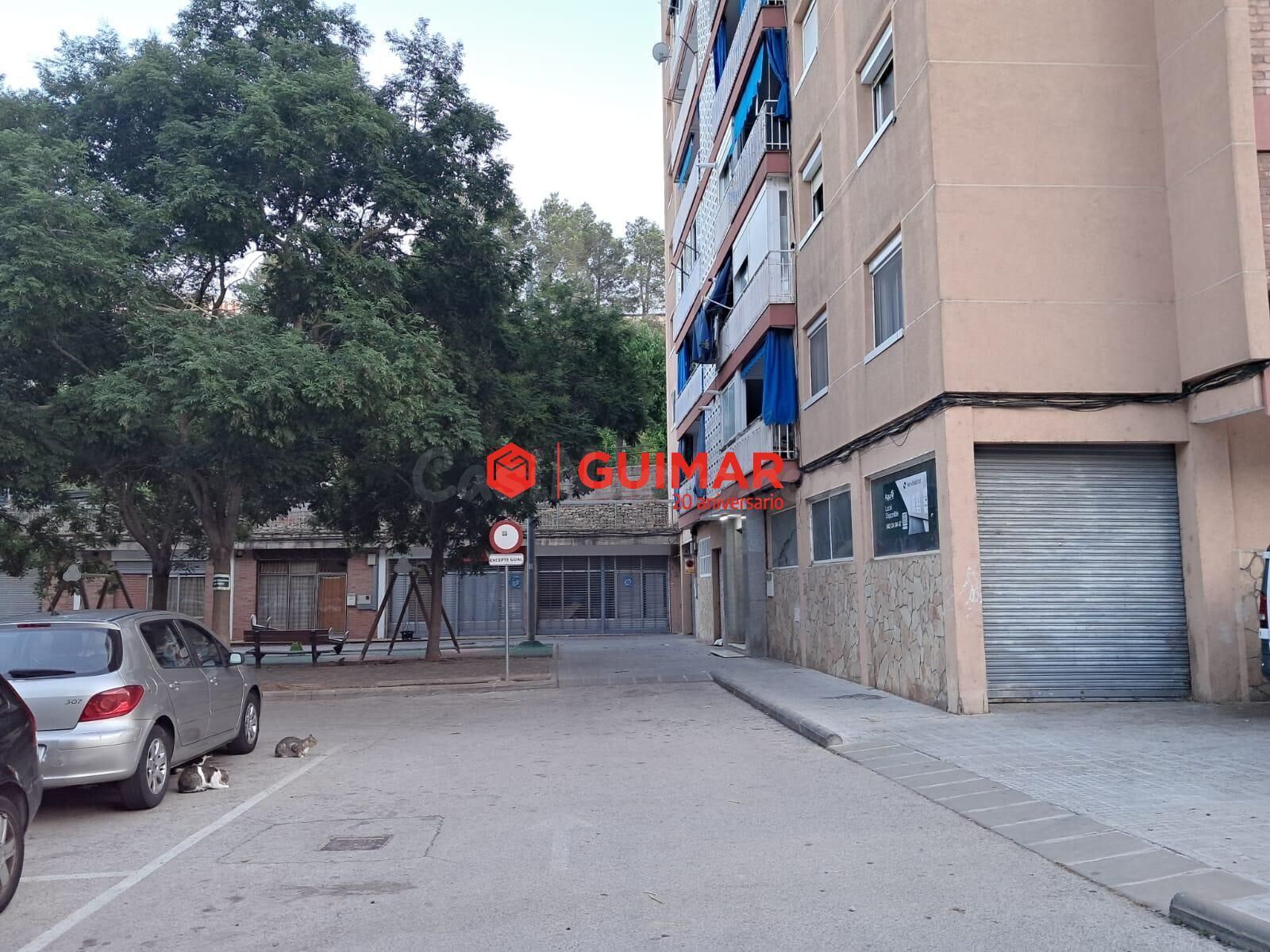 VENTA DE 2 LOCALES COMERCIALES UNIDOS.