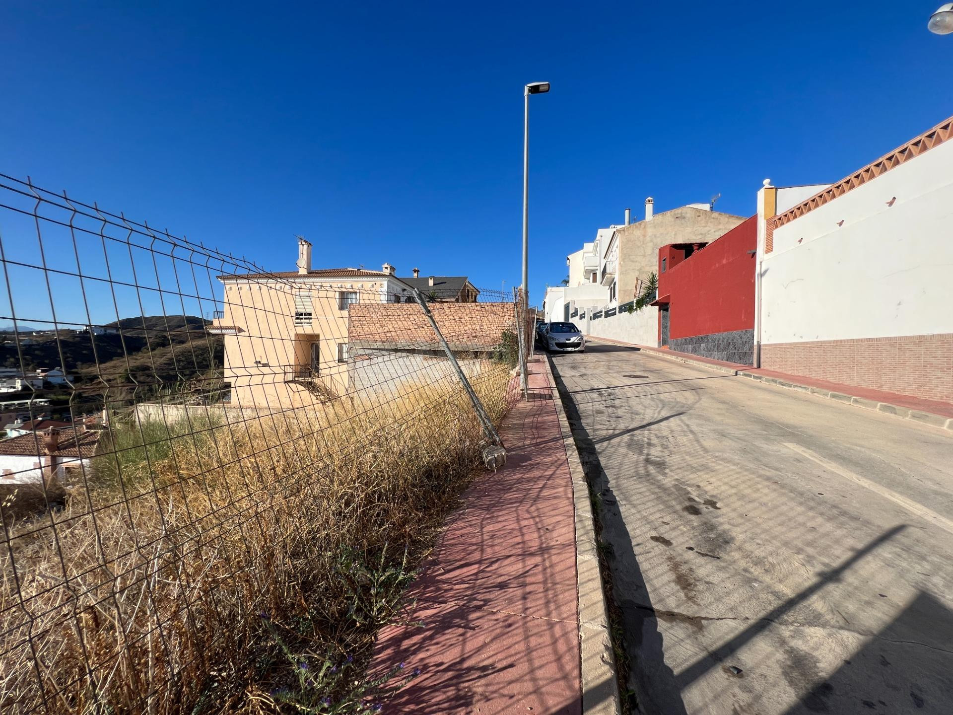 Parcela para dos viviendas Pareadas en Puerto de la Torre - foto 4