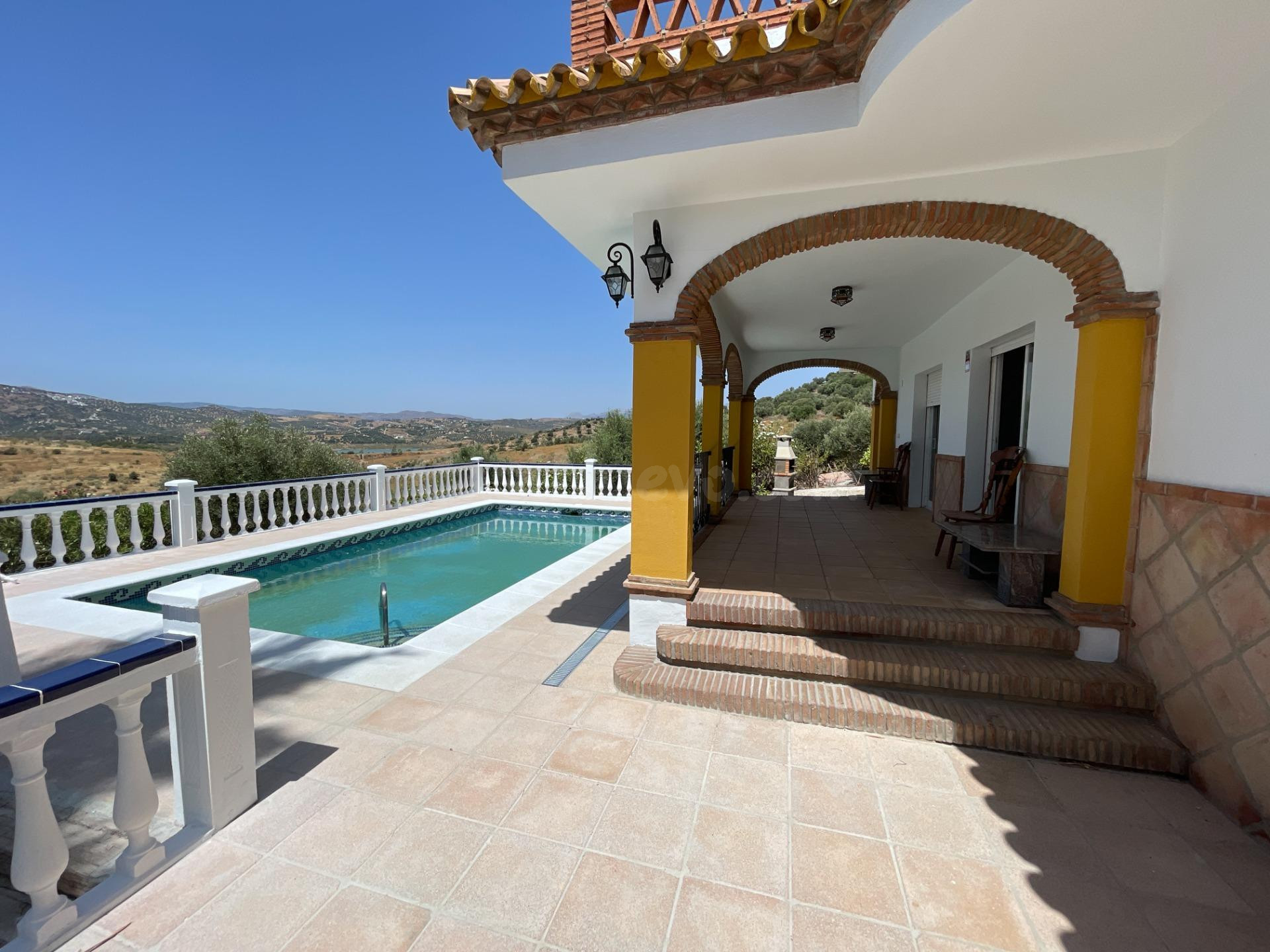 FANTASTICA CASA 4 HABT Y PISCINA EN LA VIÑUELA