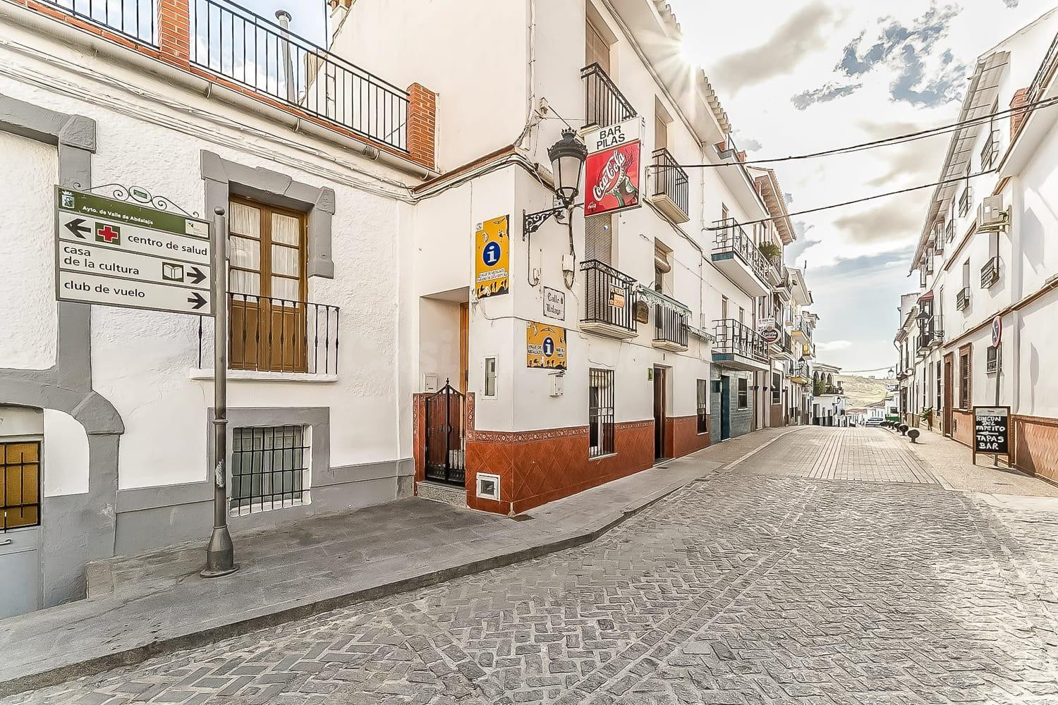 OPORTUNIDAD CASA DOS PLANTAS + LOCAL COMERCIAL