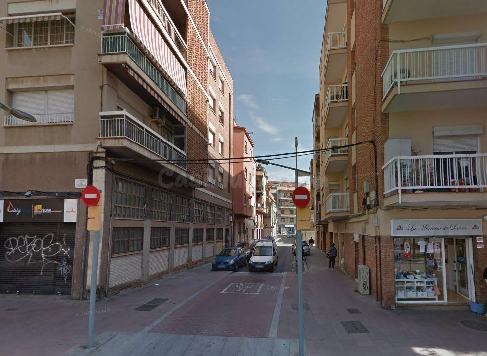 ESPECIAL INVERSORES. VENTA DE LOCAL ALQUILADO EN BARCELONA C/ VILAPICINA