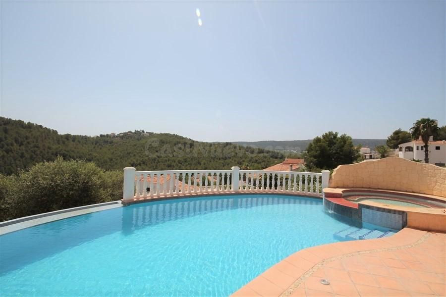 Villa de lujo con una gran piscina. - foto 2