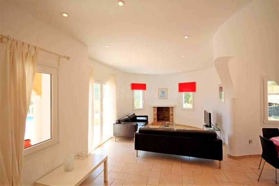 Villa de lujo con una gran piscina. - foto 4
