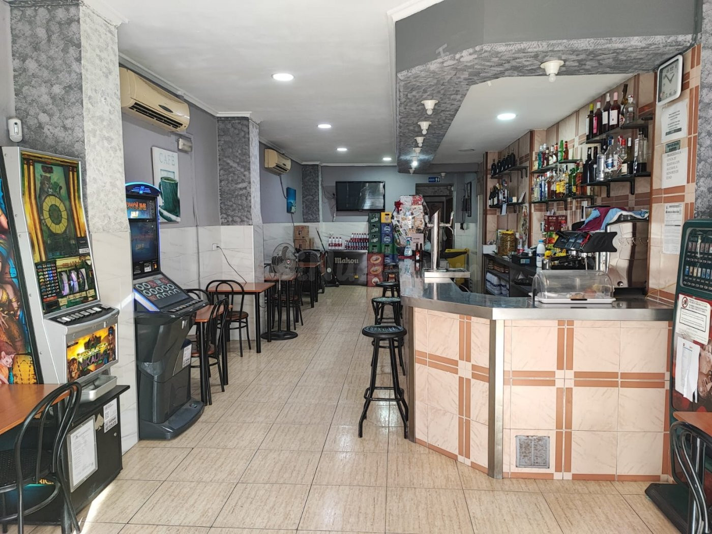 SE TRASPASA BAR EN AVENIDA DE LA PLATA - MONTOLIVET VALENCIA -