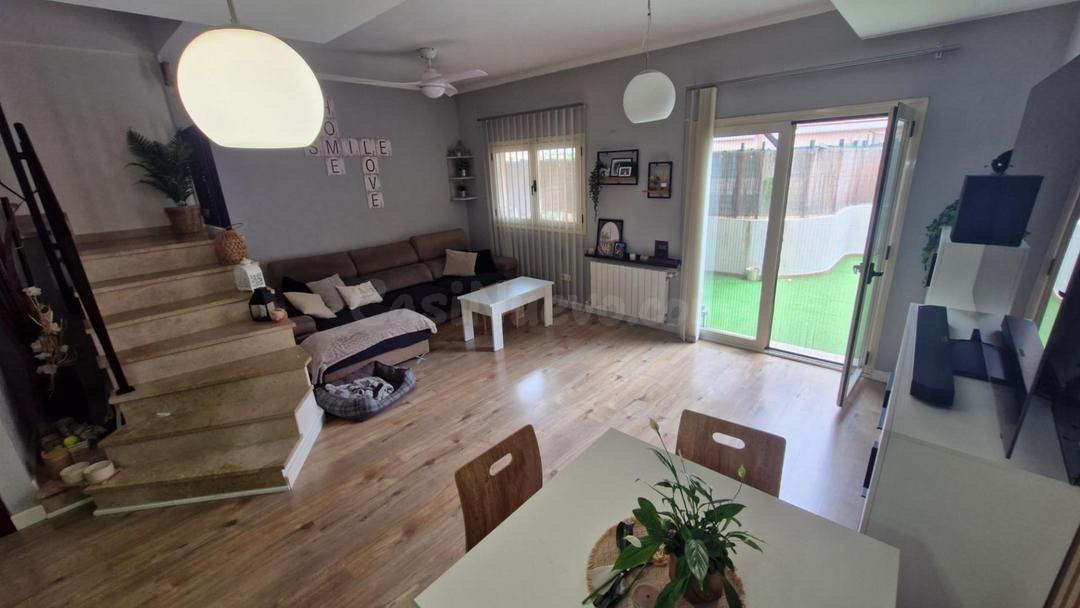 Se vende adosado en La Pobla de Vallbona, Valencia