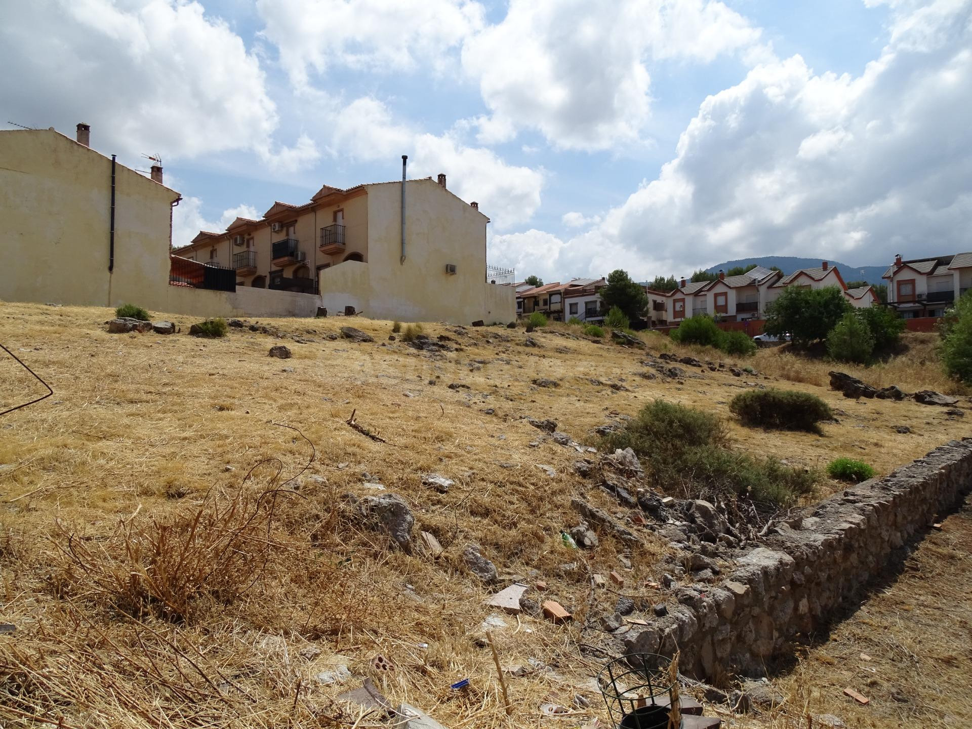 Terreno urbano en Monachil de 1009 m2 con vistas a Sierra Nevada
