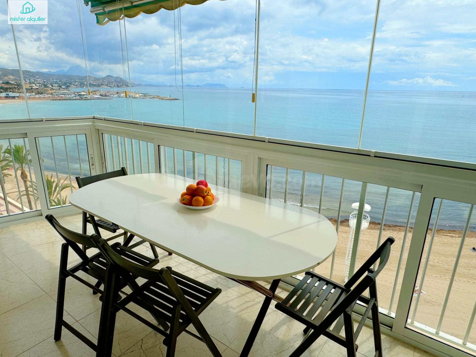 ÚNICO PRIMERISIMA LINEA DE PLAYA CON VISTAS PANORAMICAS AMPLIA TERRAZA CON EL SONIDO  DE LAS OLAS