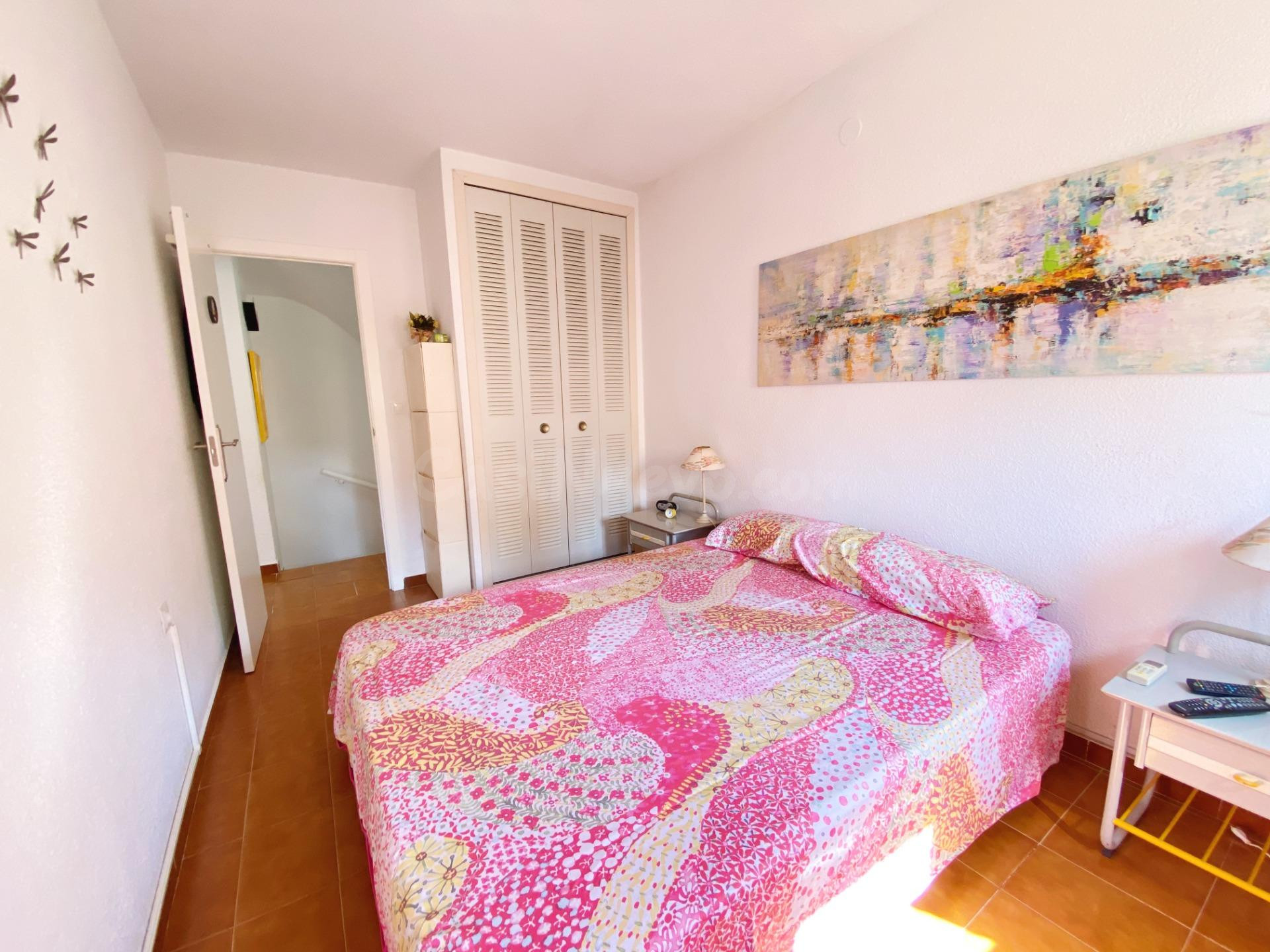 EXCLUSIVO CHALET ADOSADO TIPO BUNGALOW CON AMPLIA TERRAZA AJARDINADA, MUY CERCA DE LA PLAYA