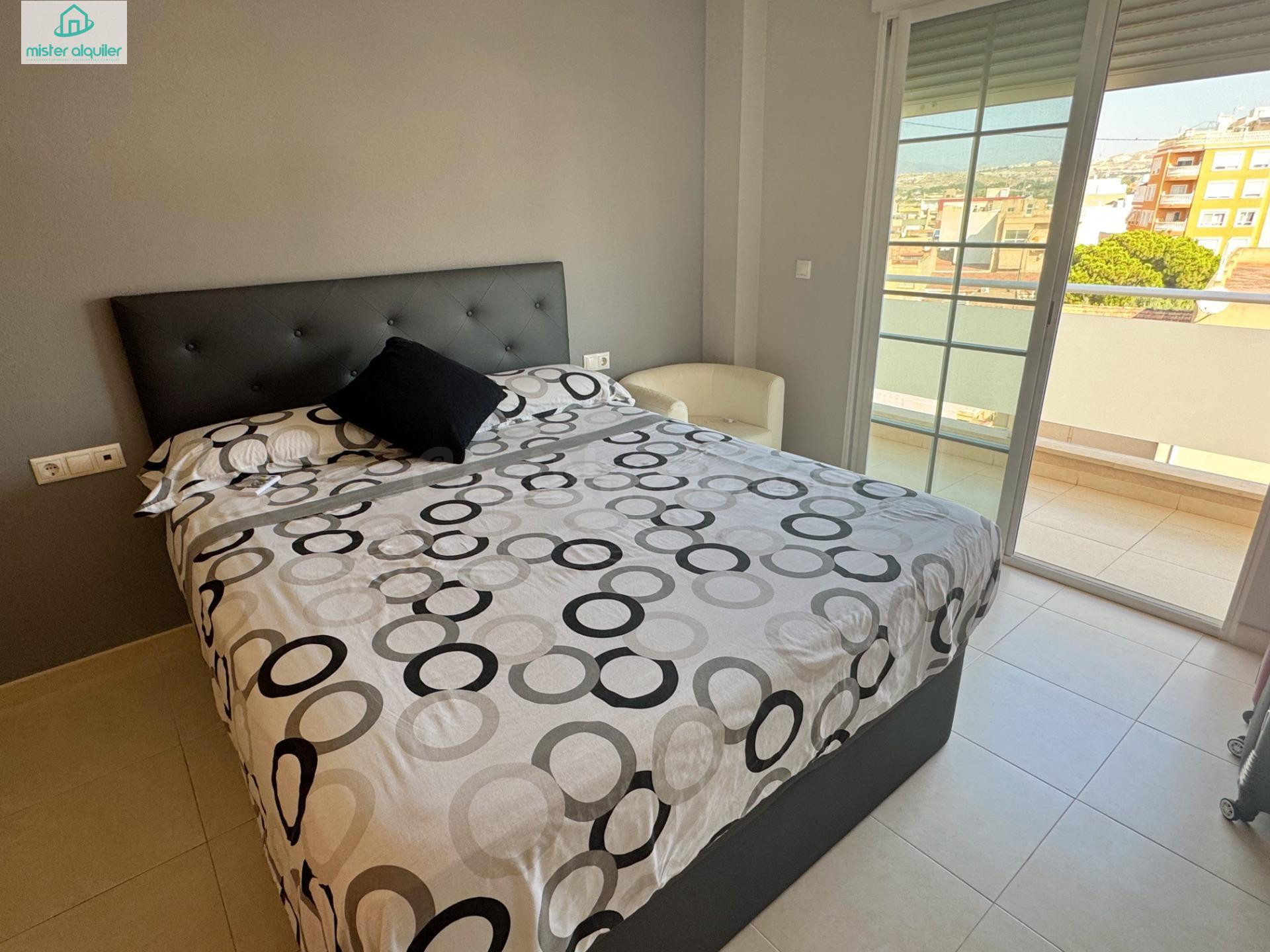 Vivienda luminosa en el corazón de El Campello con piscina, garaje y a 15 minutos de la playa