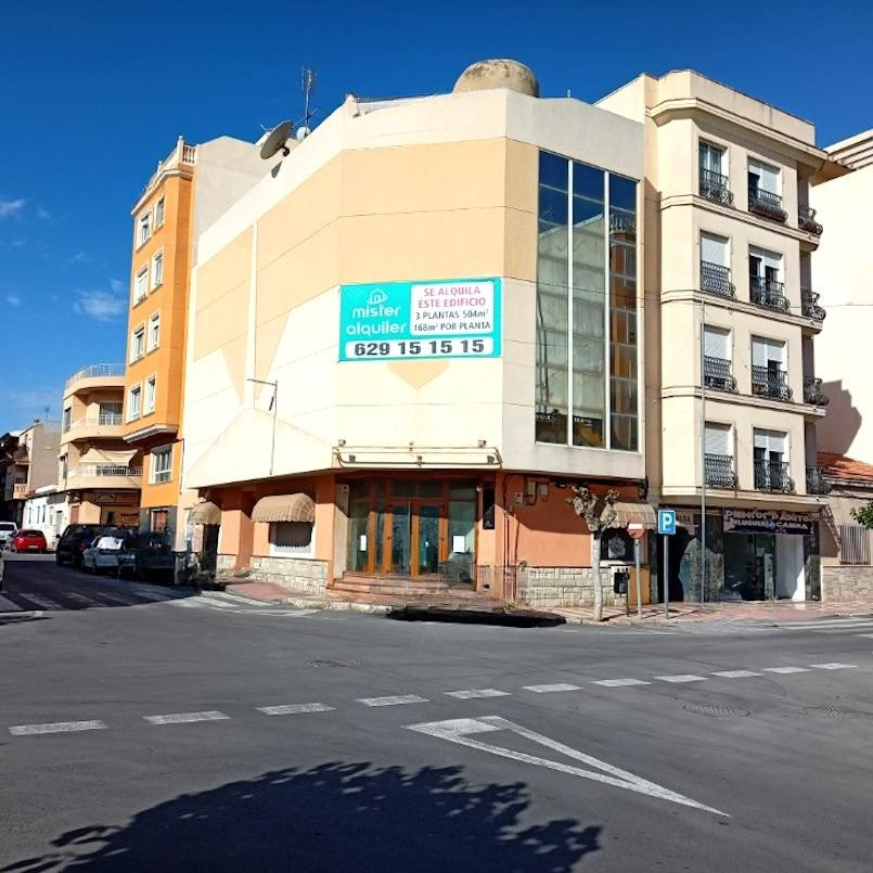 LOCAL COMERCIAL EDIFICIO DE PLANTA BAJA Y 2 ALTURAS EN EL CENTRO DE EL CAMPELLO