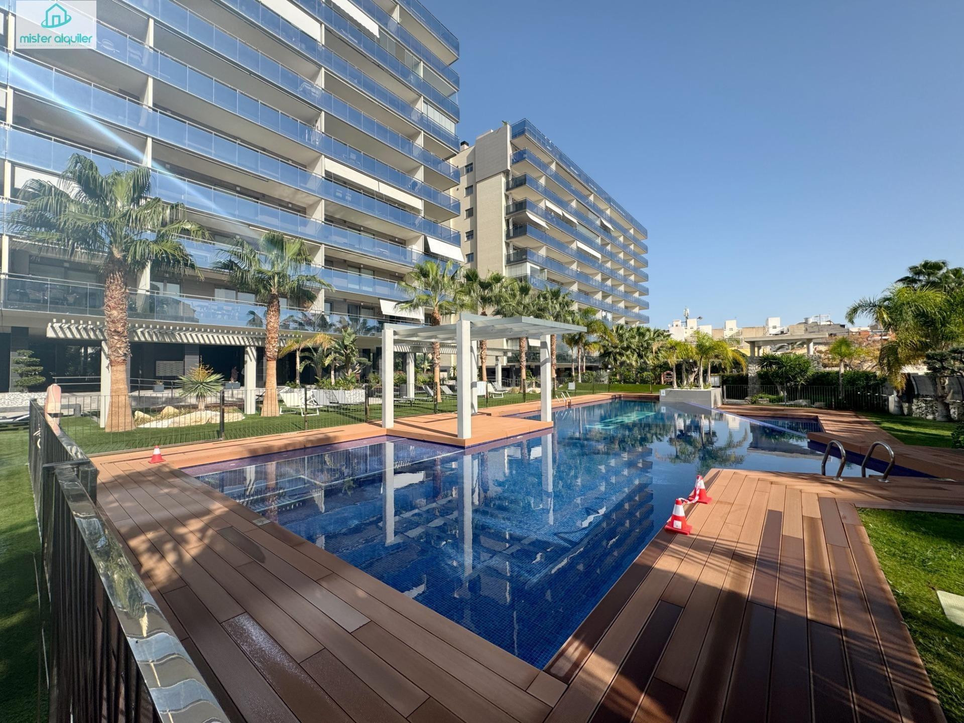 APARTAMENTO CON TERRAZA SOLEADA Y ACCESO RÁPIDO A AEROPUERTO Y BENIDORM