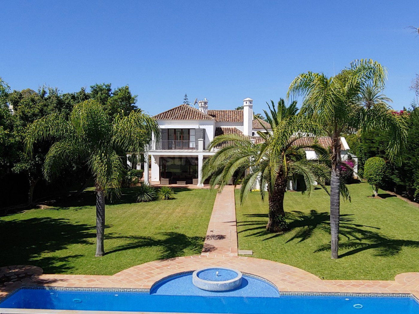 EXCLUSIVA VILLA CORTIJO EN GUADALMINA BAJA - MARBELLA