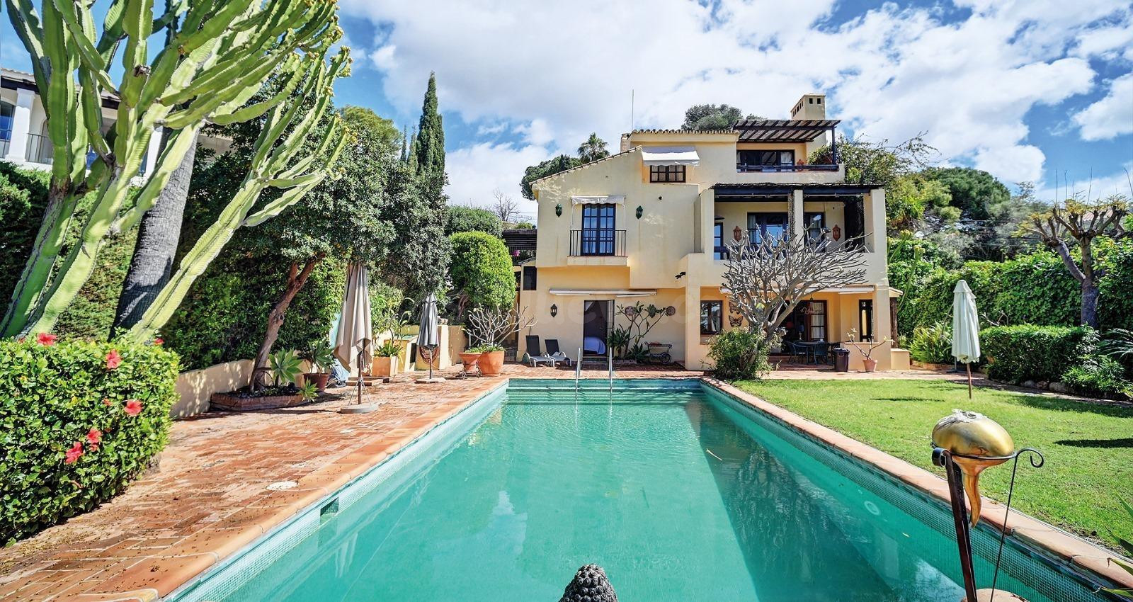 EXQUISITA VILLA EN ELVIRIA - MARBELLA