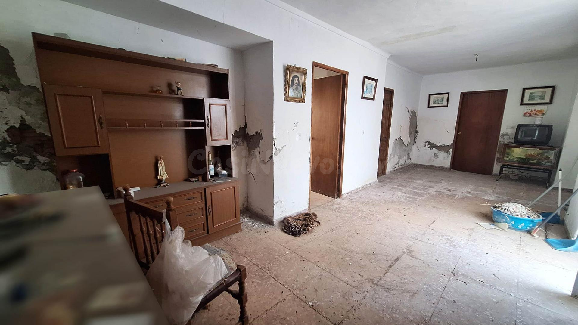 ¡¡ CASA CON GRAN POTENCIAL PARA REFORMAR EN FERNÁN NÚÑEZ !!