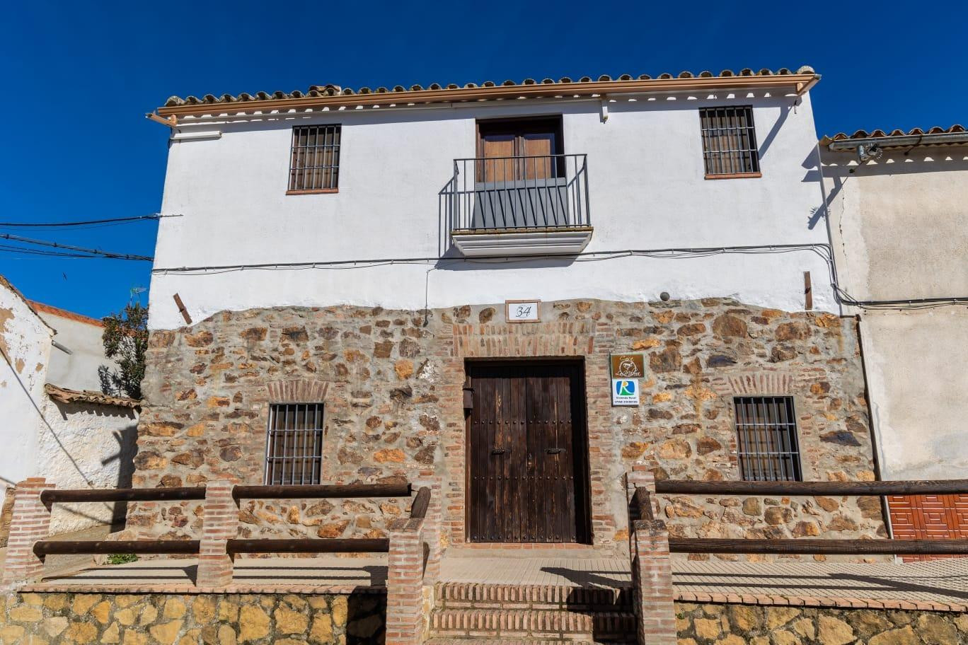 A. Encantadora Casa Rústica del Siglo XIX con Oportunidad de Inversión