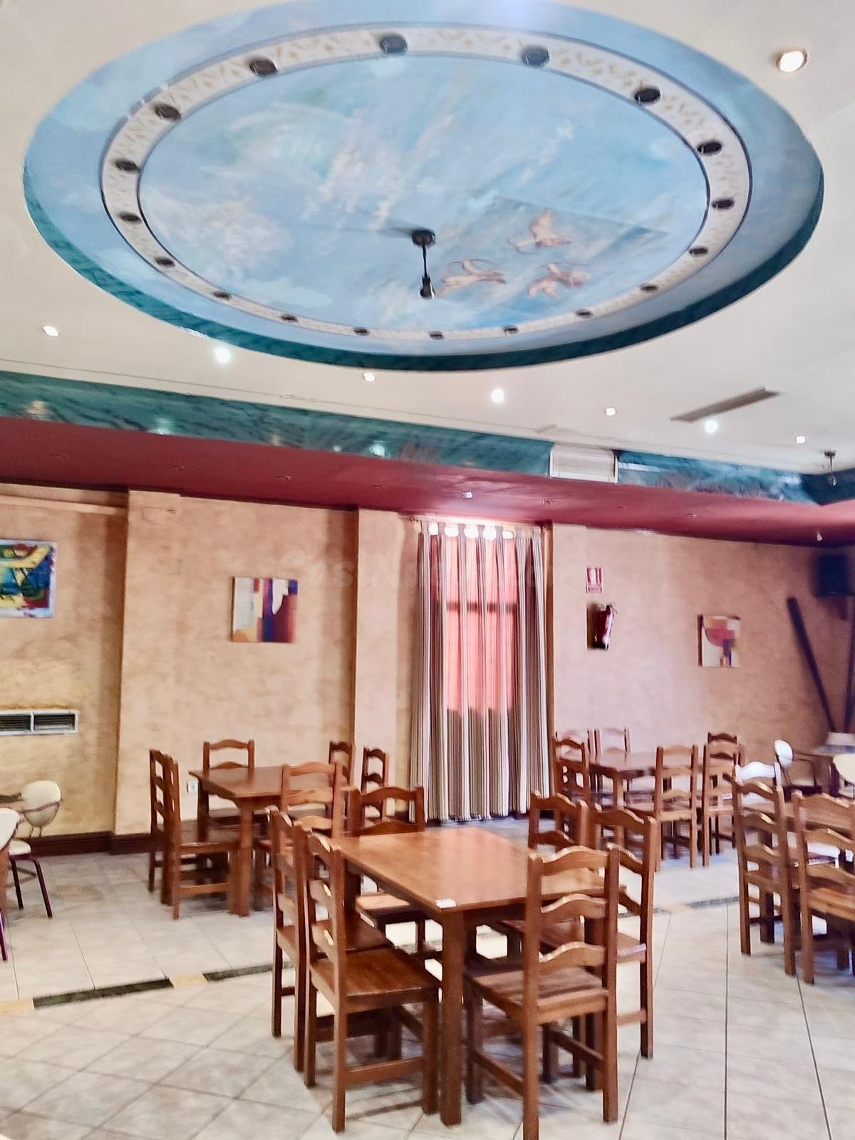 A. Oportunidad de Inversión: Bar-Restaurante Equipado y Funcional en Ubicación Estratégica