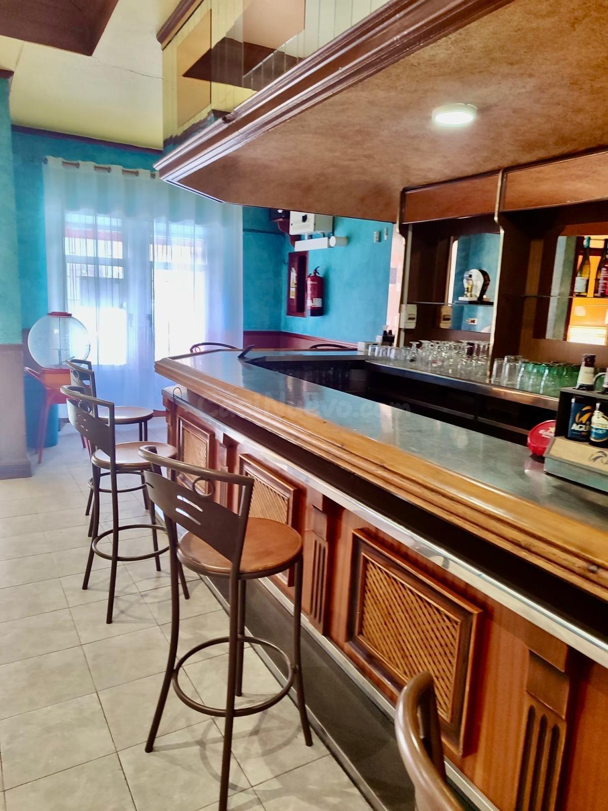 A. Oportunidad de Inversión: Bar-Restaurante Equipado y Func - foto 2