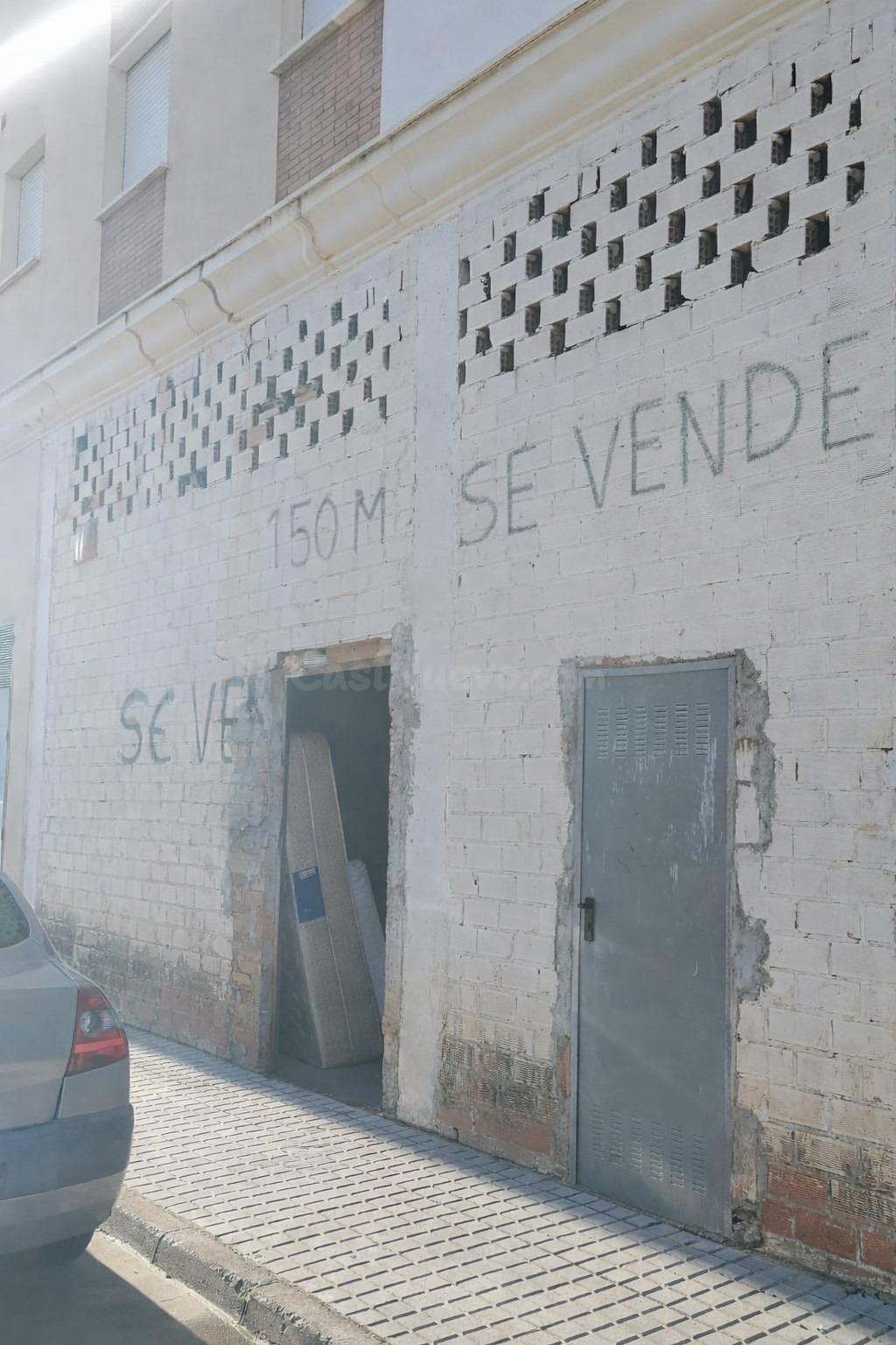 A. Amplio Local Comercial en Venta en La Carlota, Andalucía
