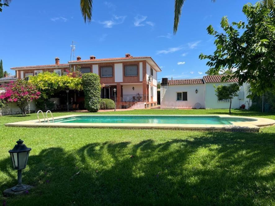A. Impresionante Chalet en el Tablero-Brillante con piscina y jardín privado