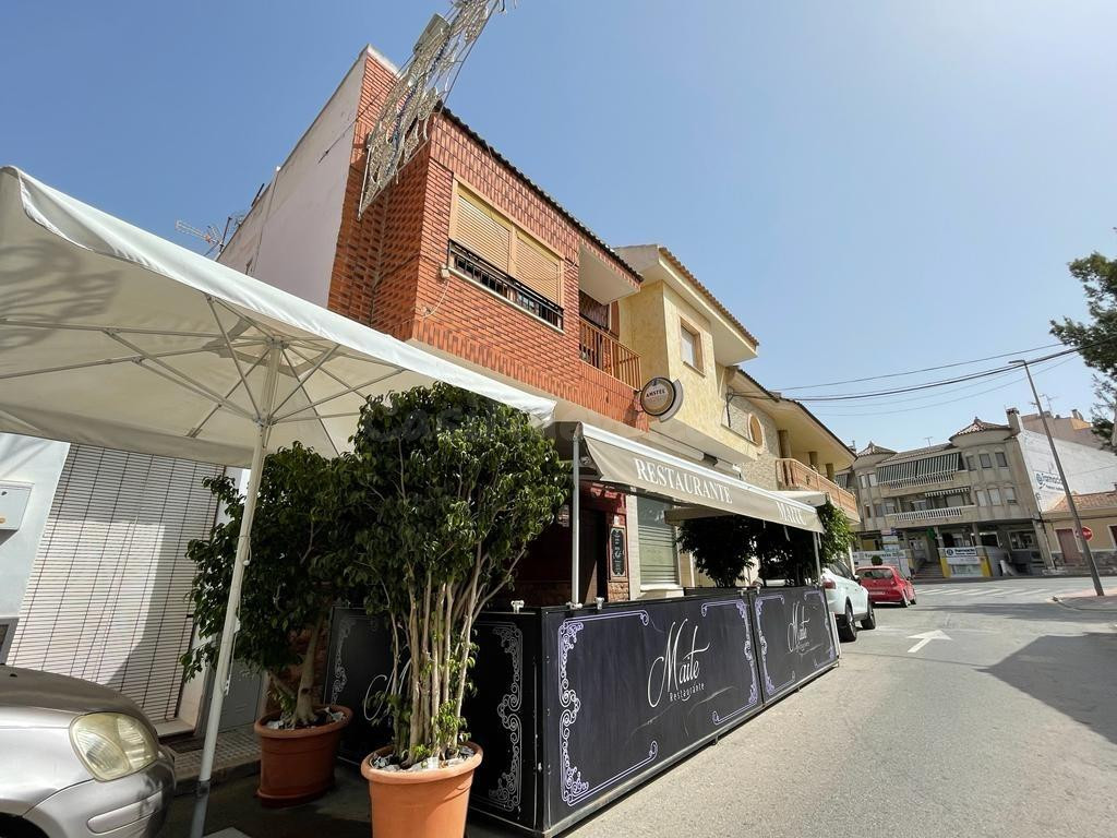 Casa unifamiliar con local comercial de restauración en Benijófar, Alicante, Costa Blanca