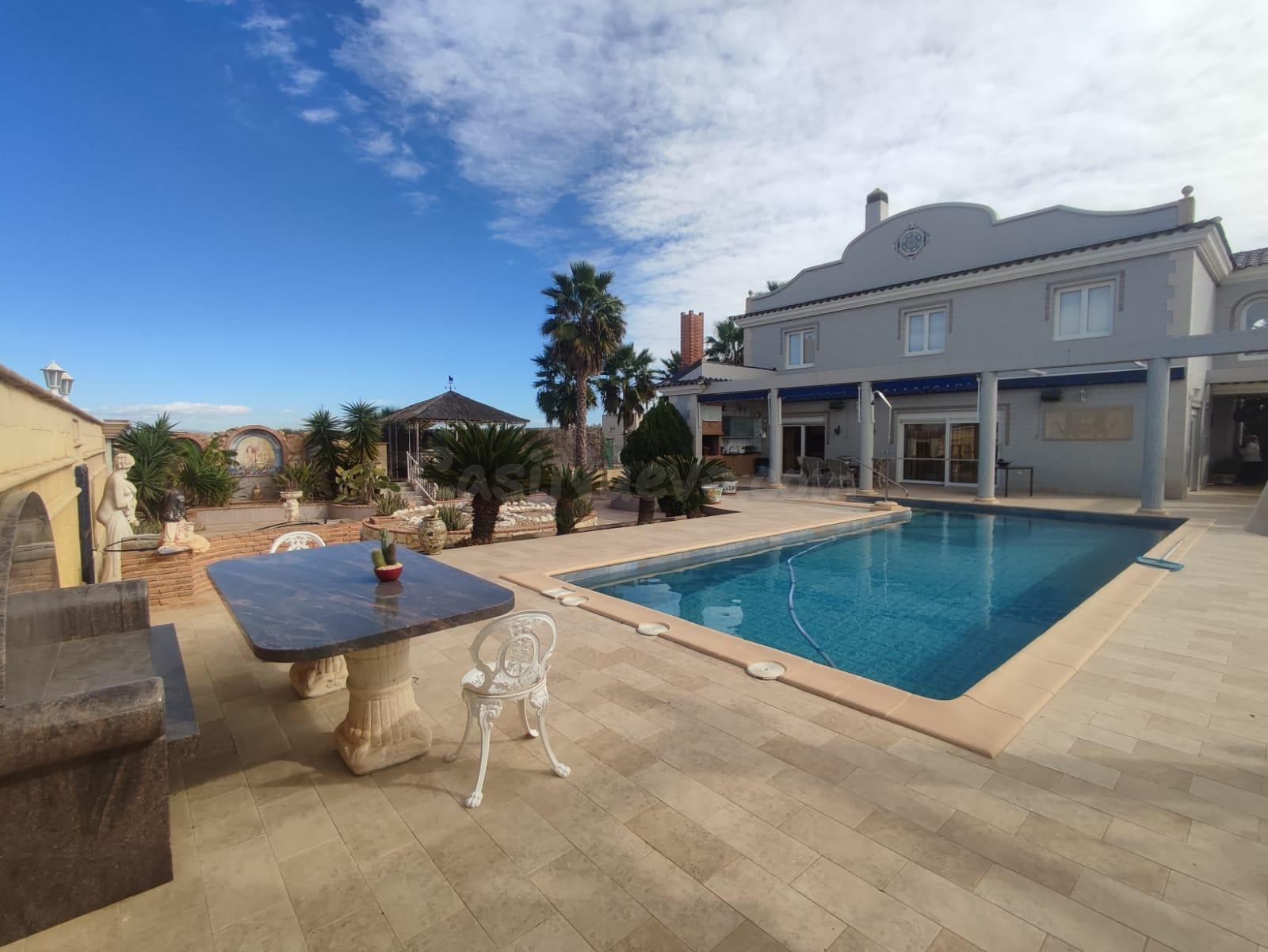 Espectacular chalet de lujo con gran parcela y piscina privada en San Fulgencio, Costa Blanca
